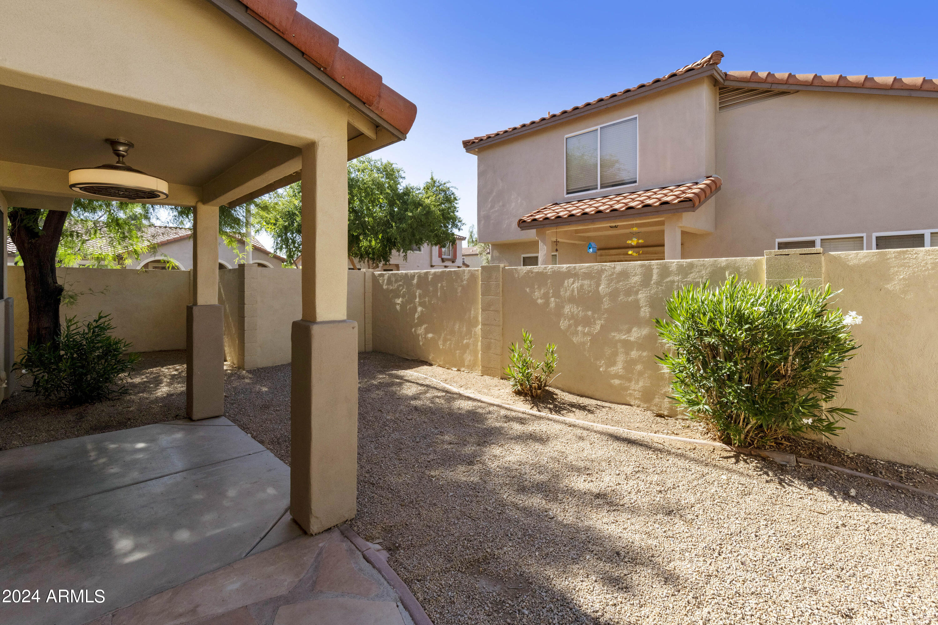 657 E MARIPOSA Place