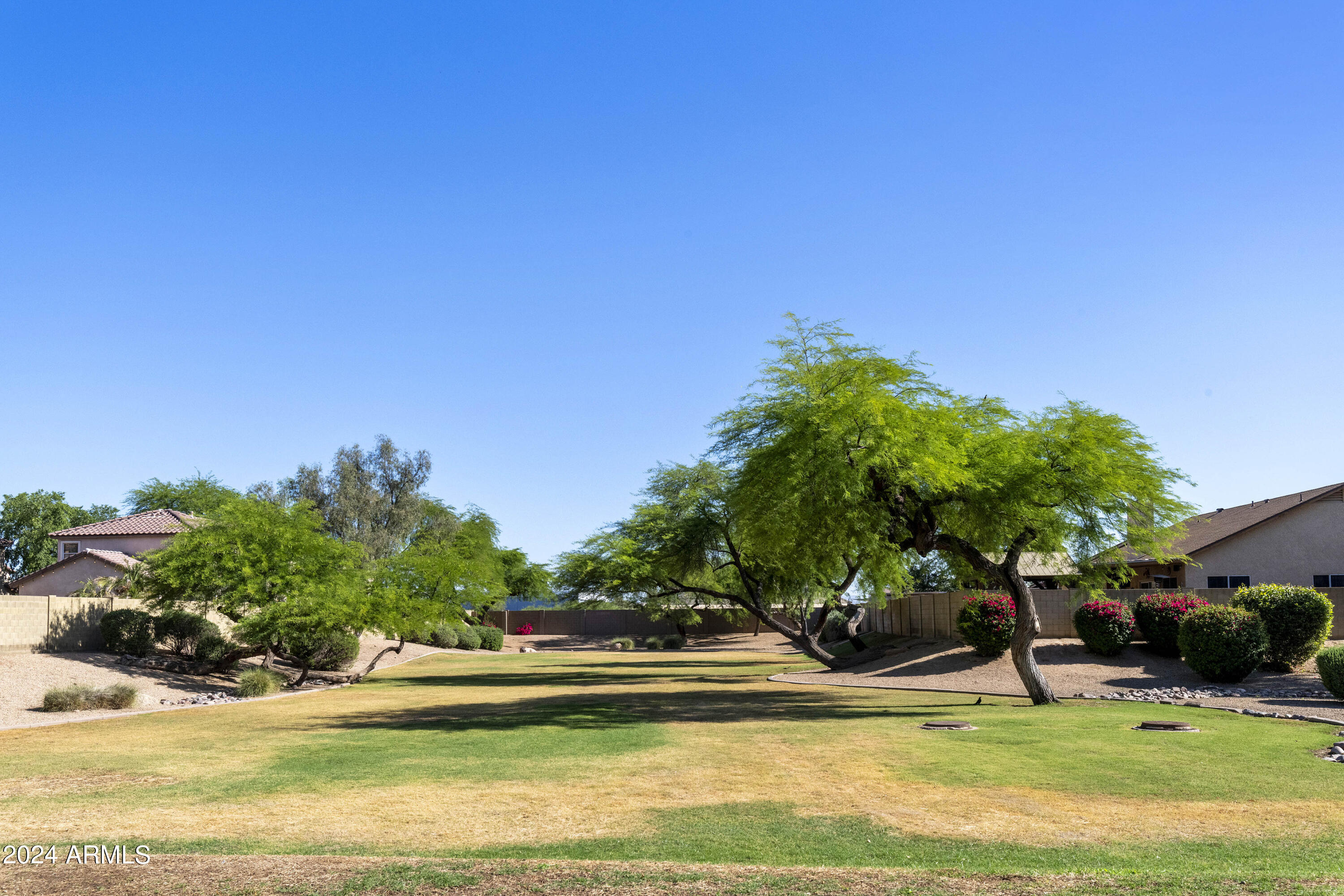 657 E MARIPOSA Place