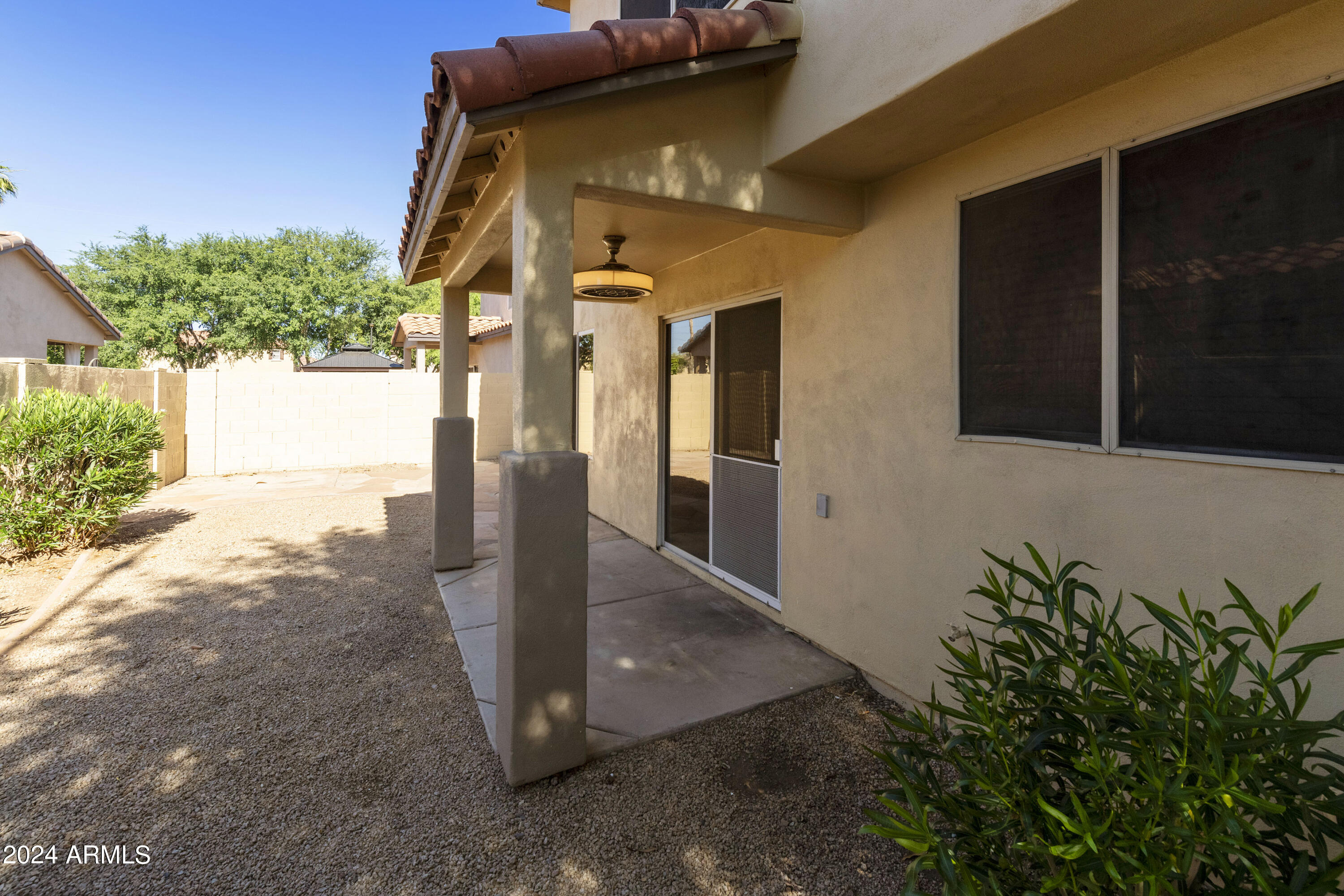 657 E MARIPOSA Place