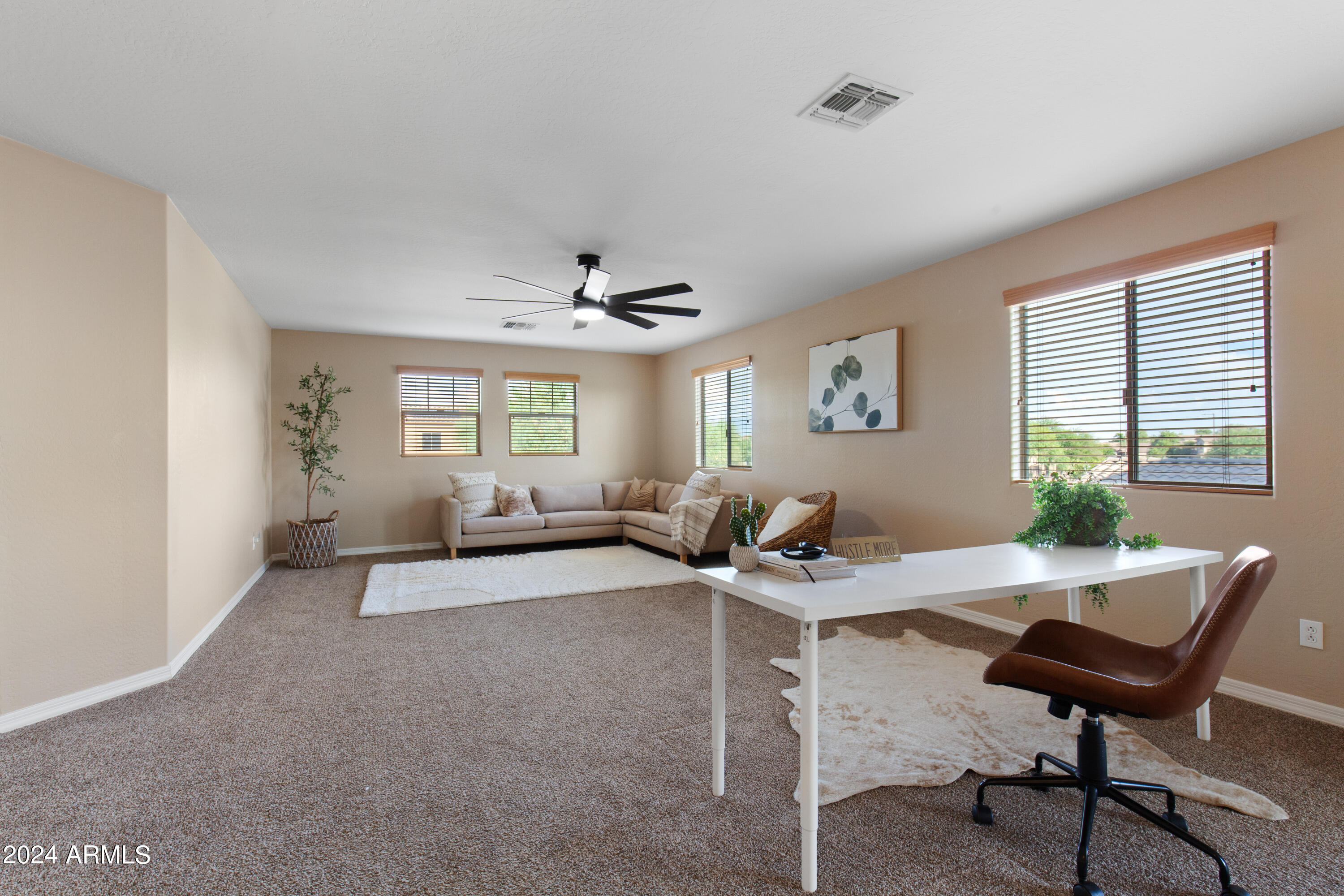 2604 N PRESIDENTIAL Drive