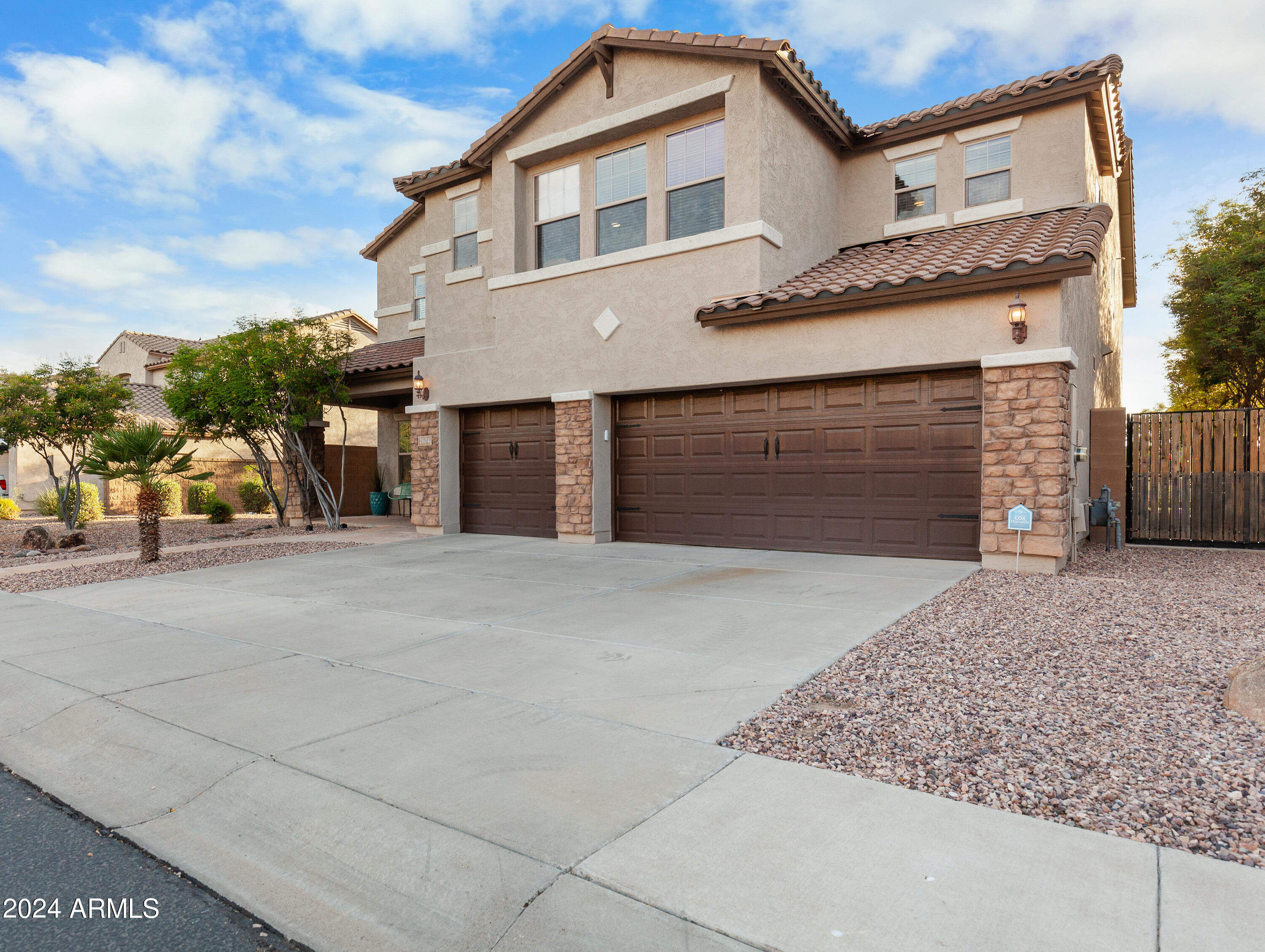 2604 N PRESIDENTIAL Drive