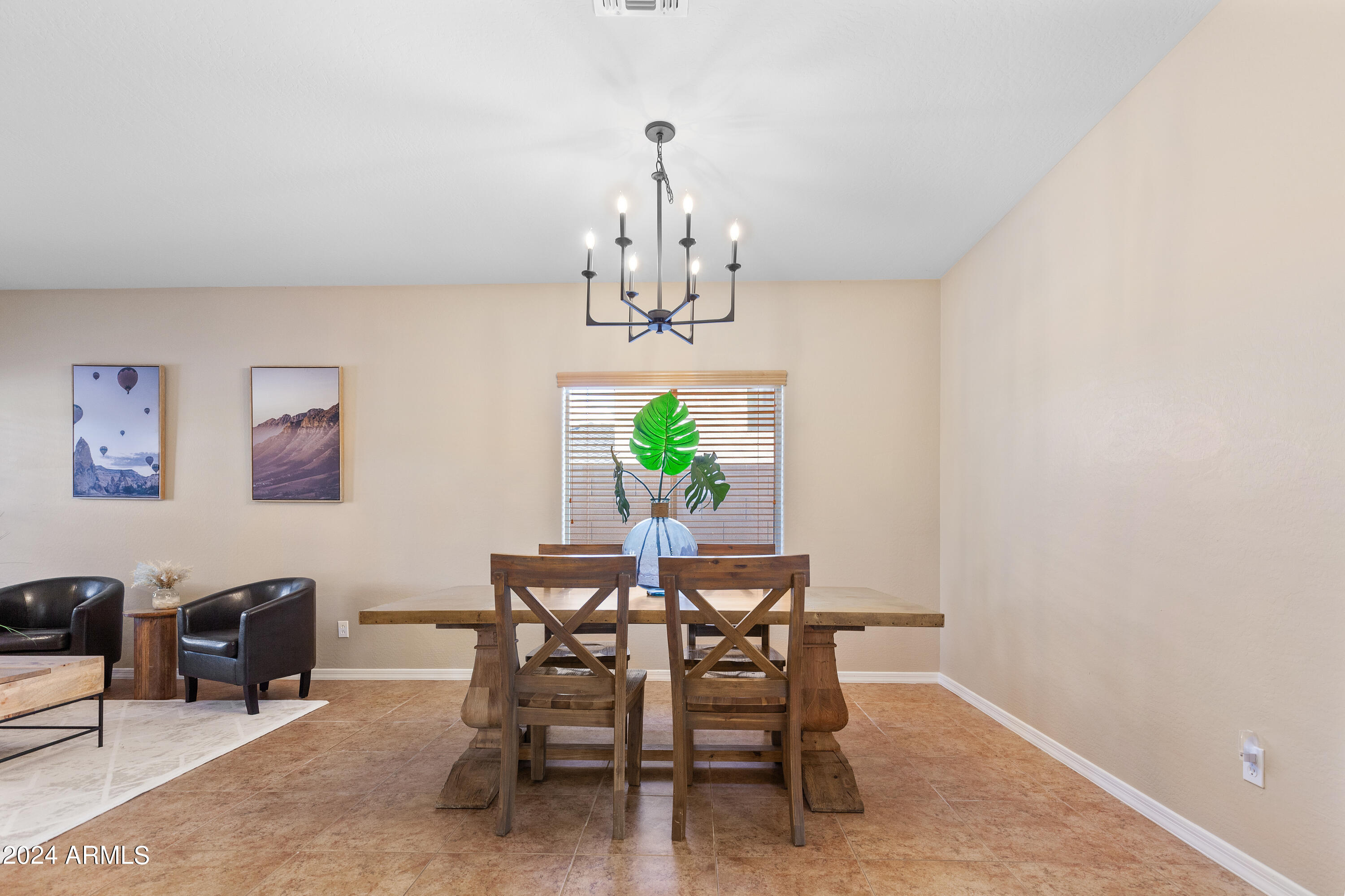 2604 N PRESIDENTIAL Drive