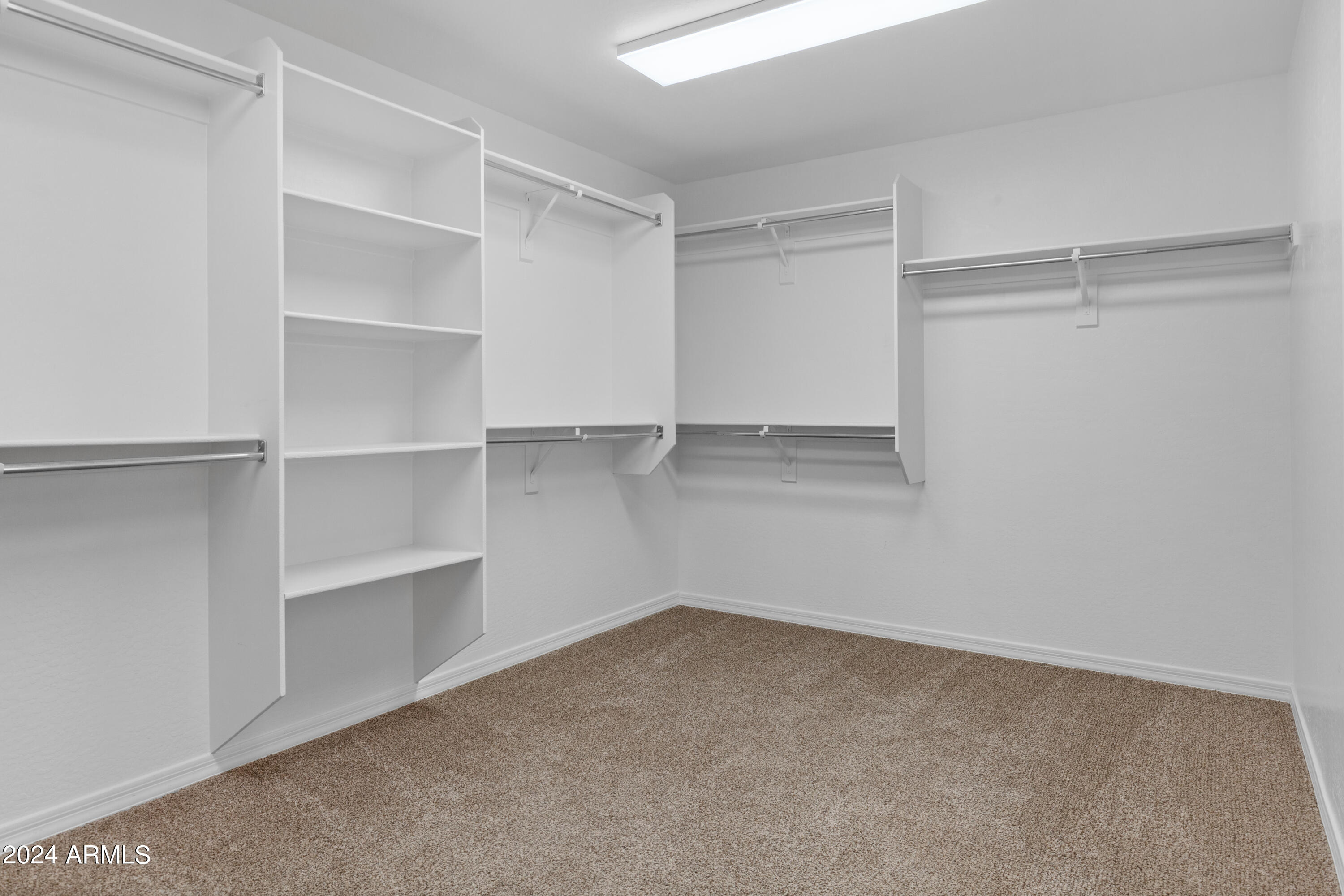 2604 N PRESIDENTIAL Drive