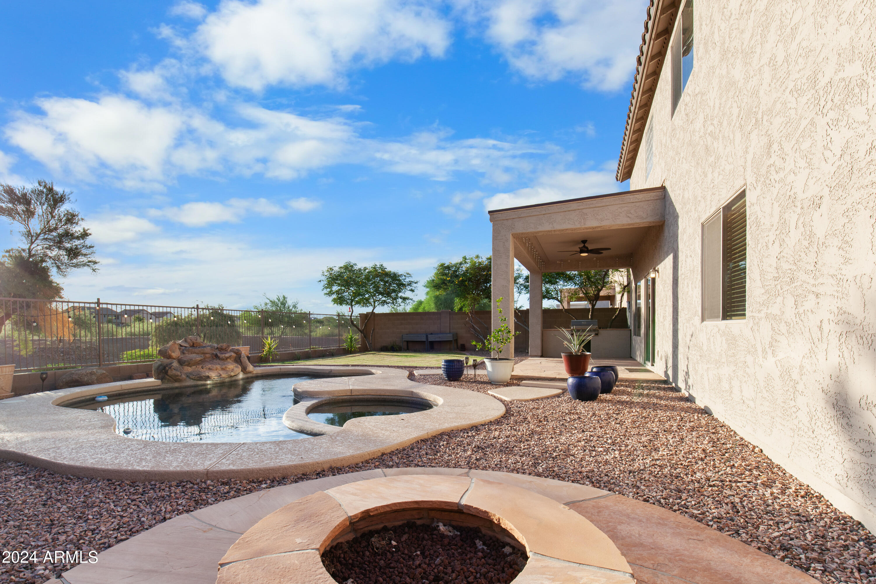 2604 N PRESIDENTIAL Drive