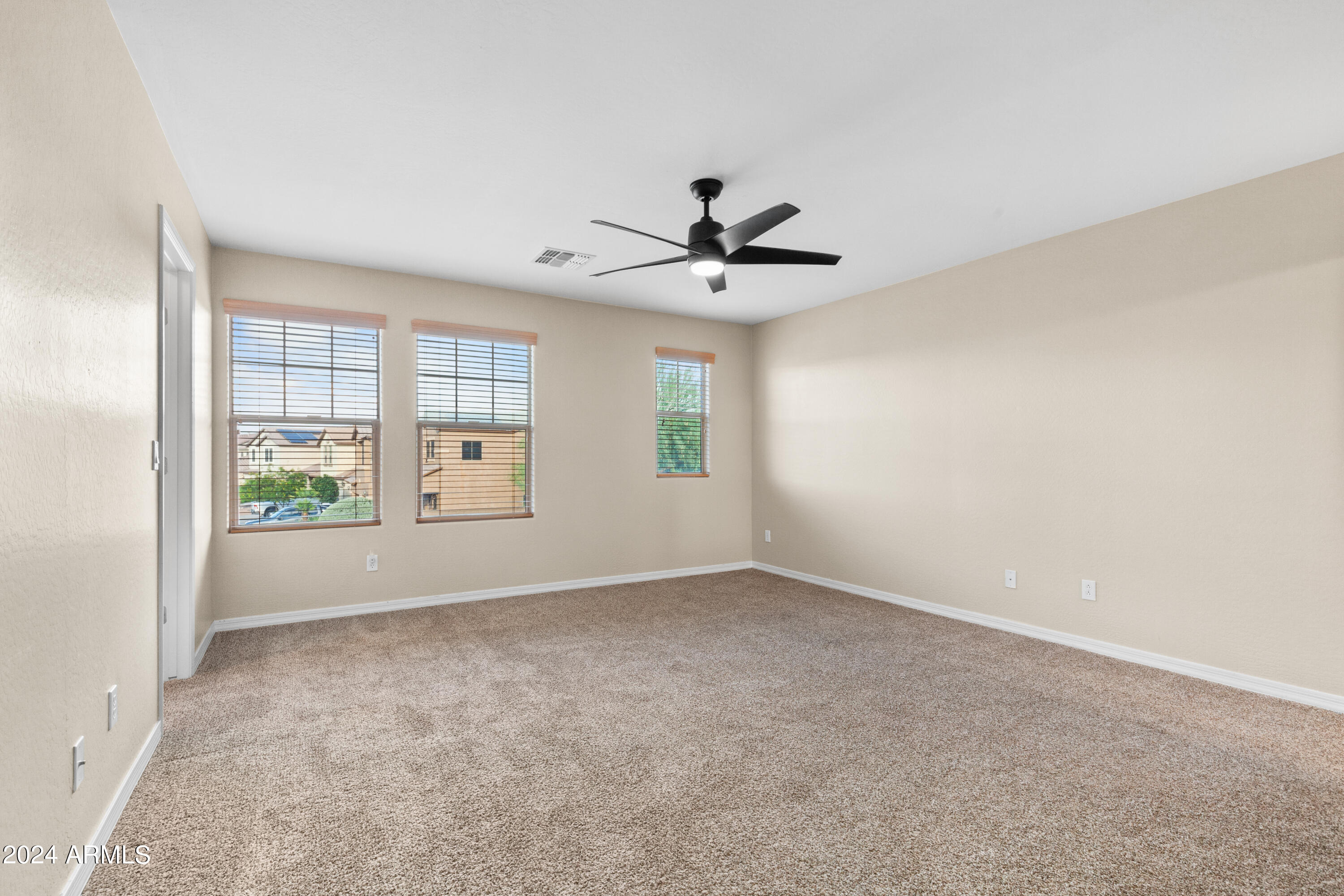 2604 N PRESIDENTIAL Drive