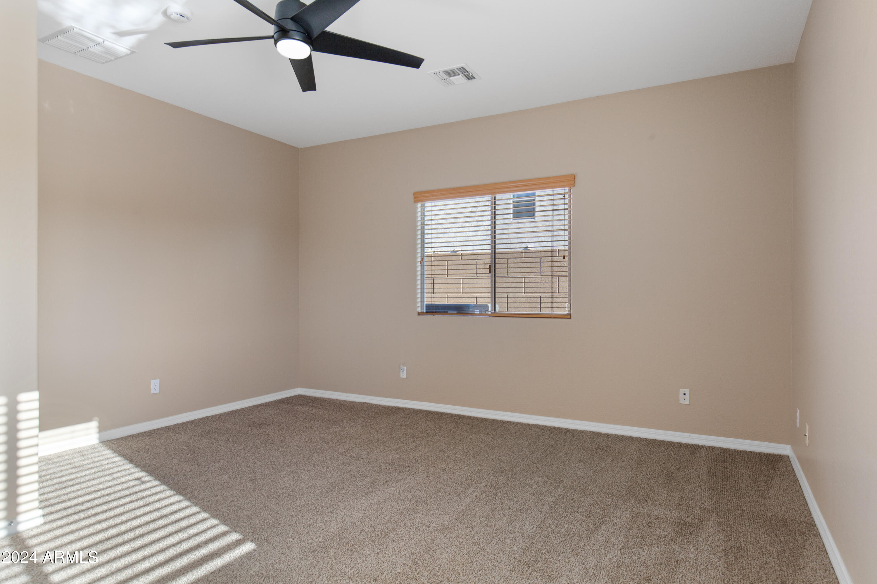 2604 N PRESIDENTIAL Drive