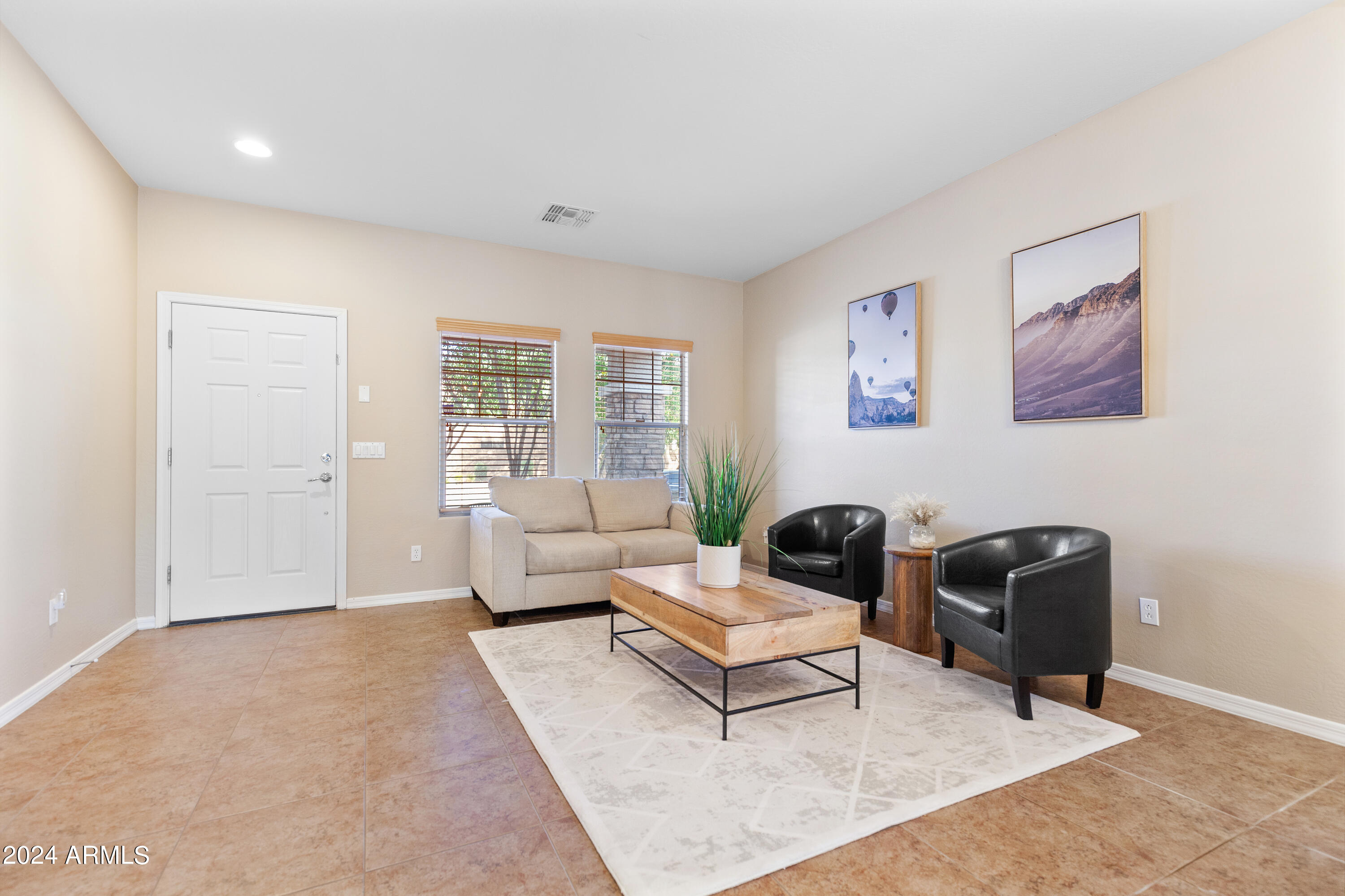 2604 N PRESIDENTIAL Drive