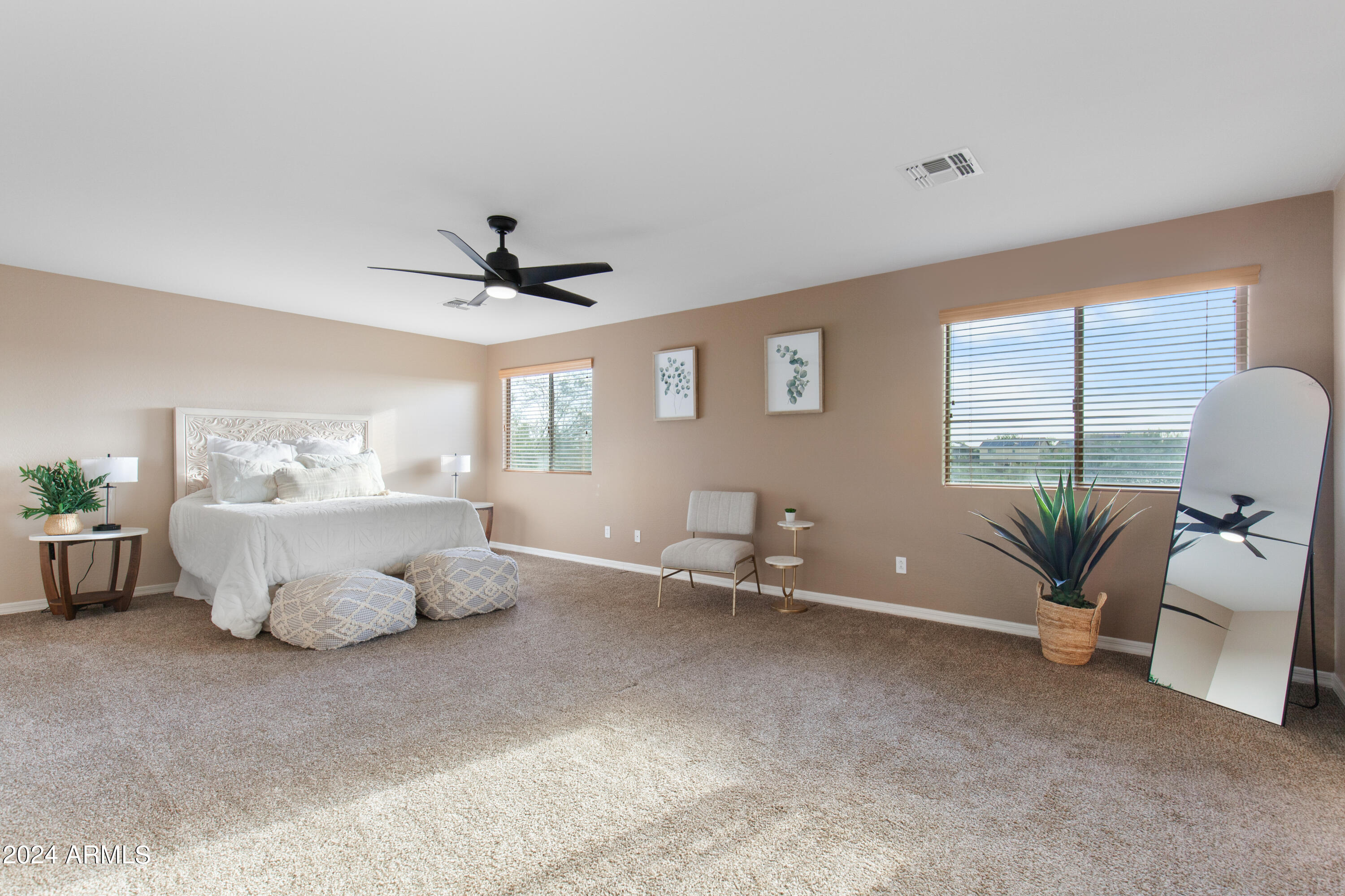 2604 N PRESIDENTIAL Drive