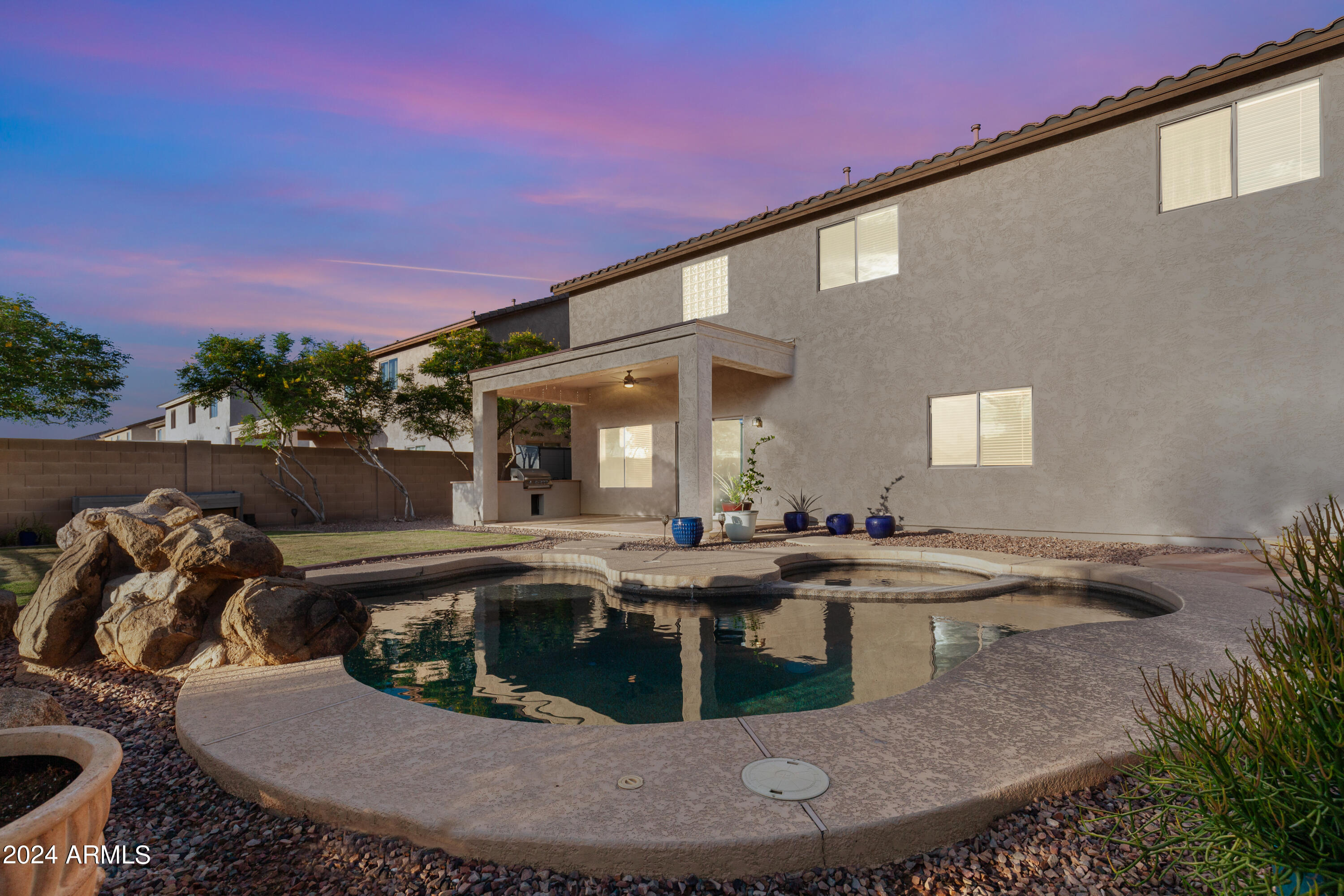 2604 N PRESIDENTIAL Drive