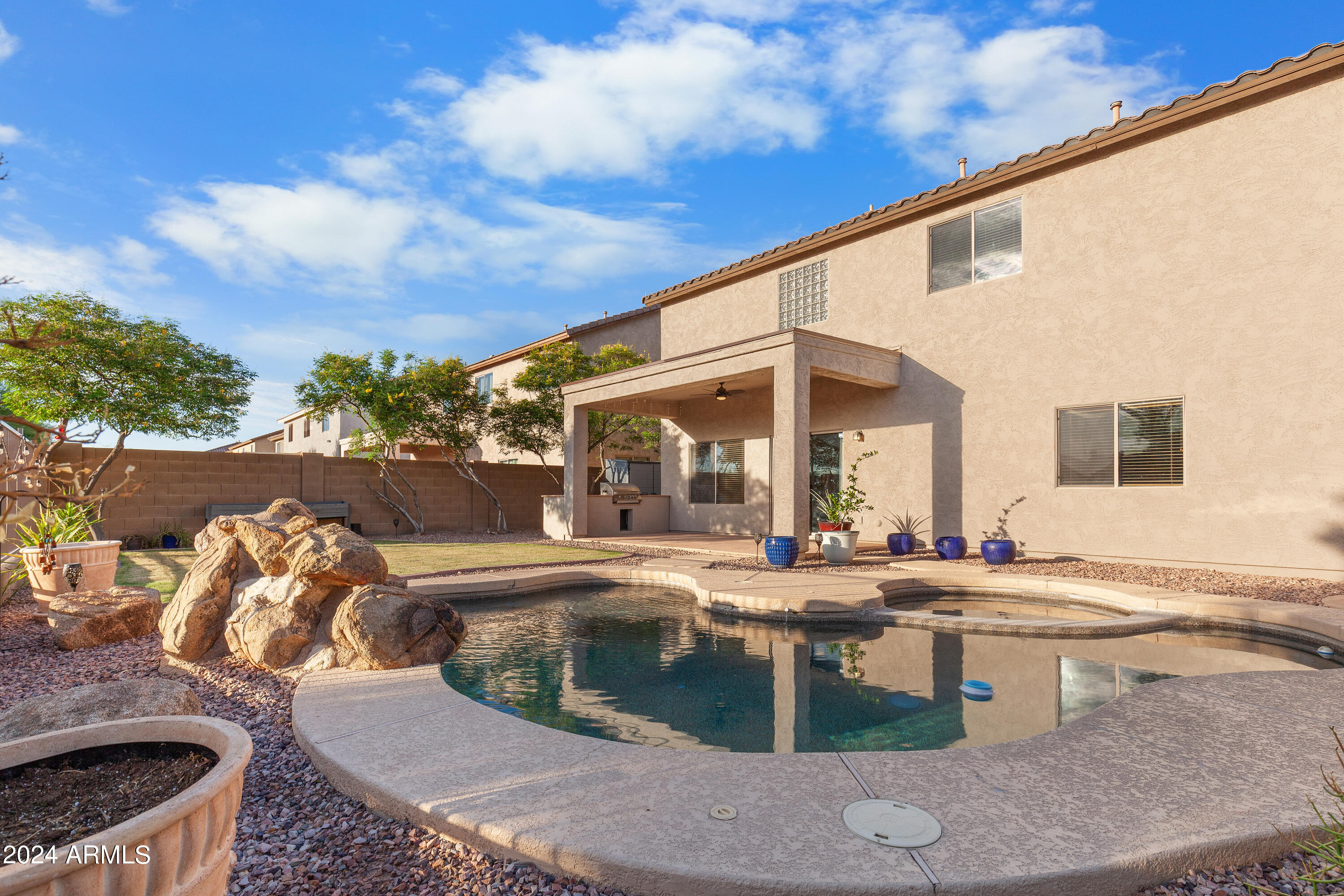 2604 N PRESIDENTIAL Drive