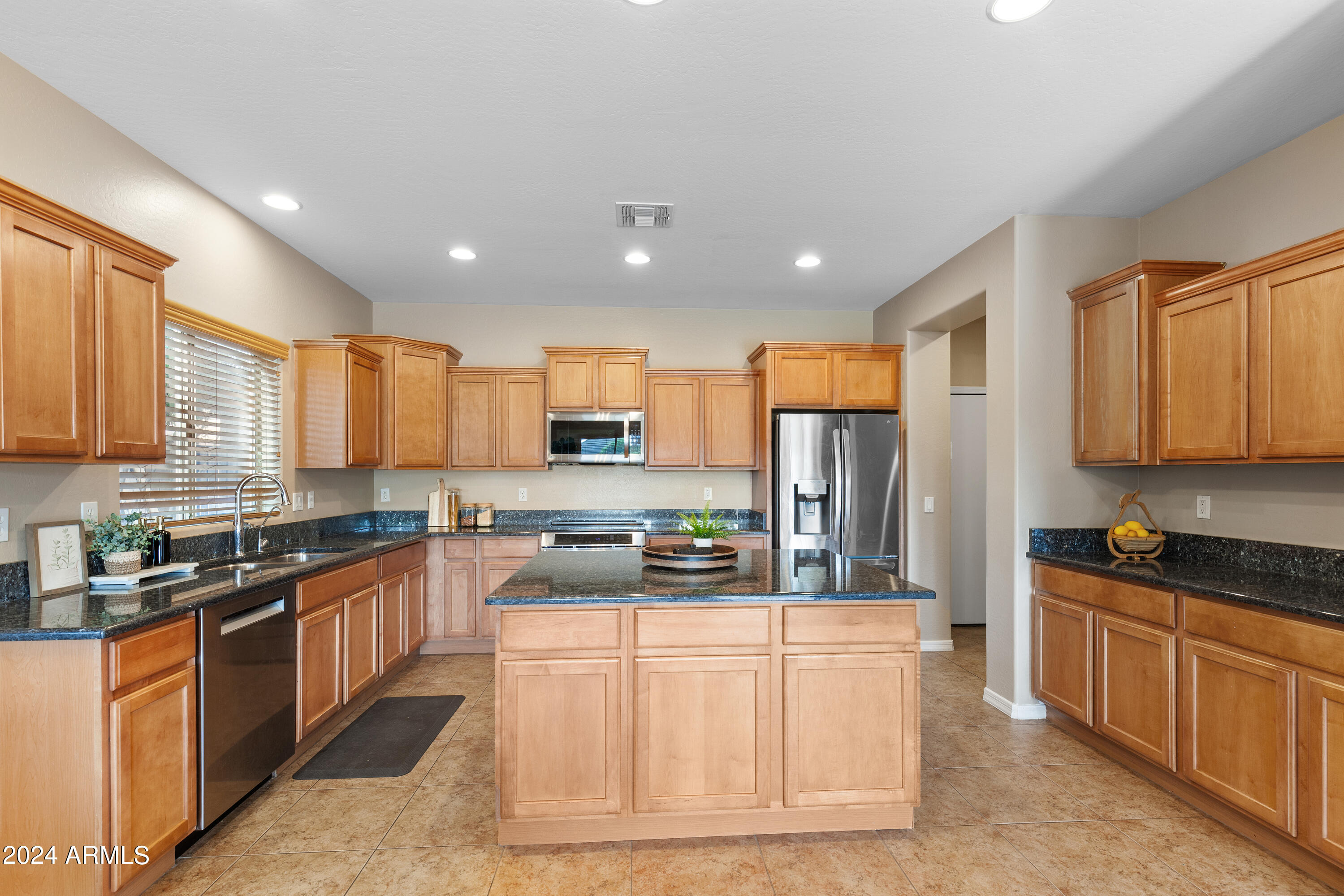 2604 N PRESIDENTIAL Drive