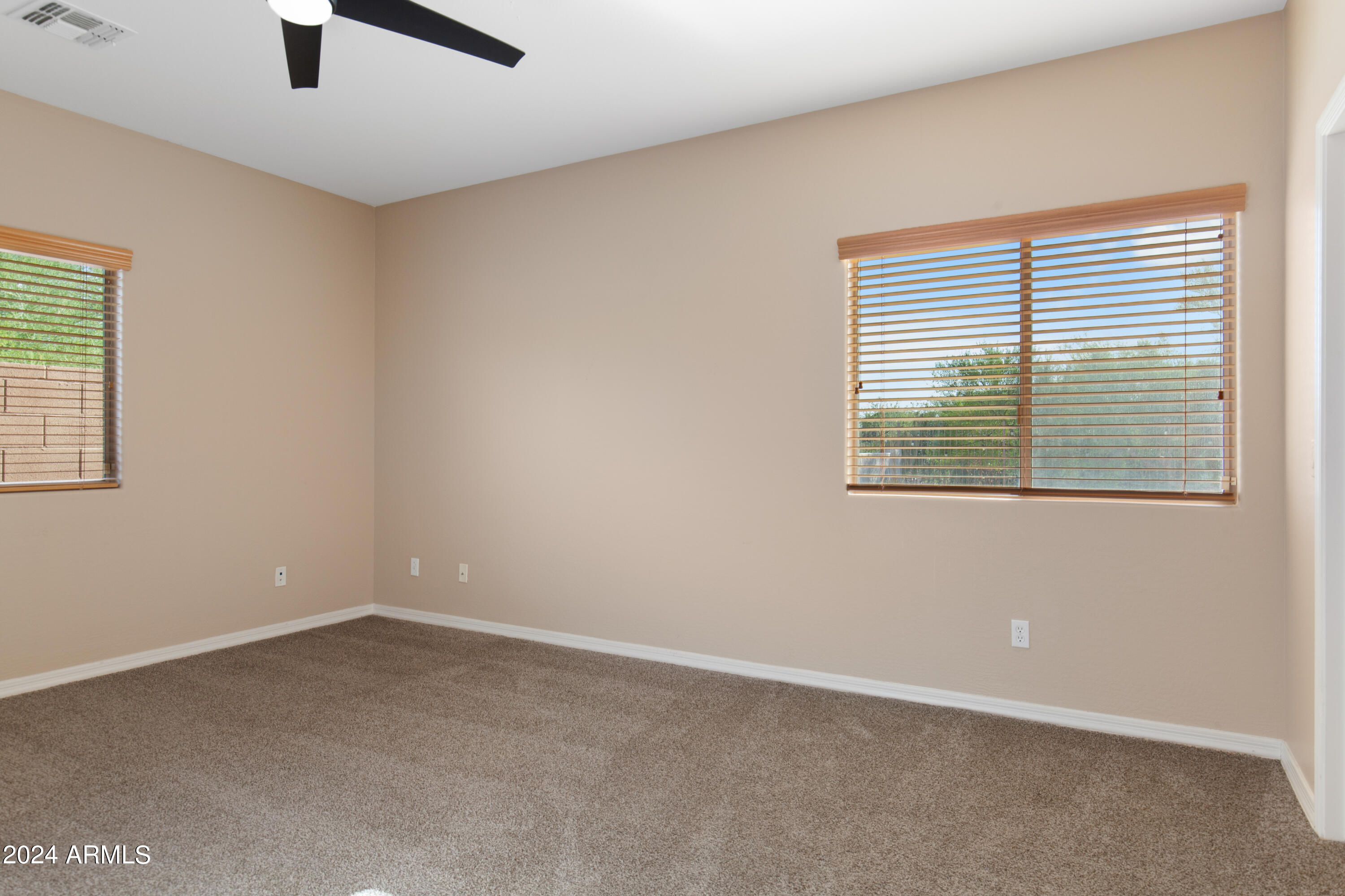 2604 N PRESIDENTIAL Drive