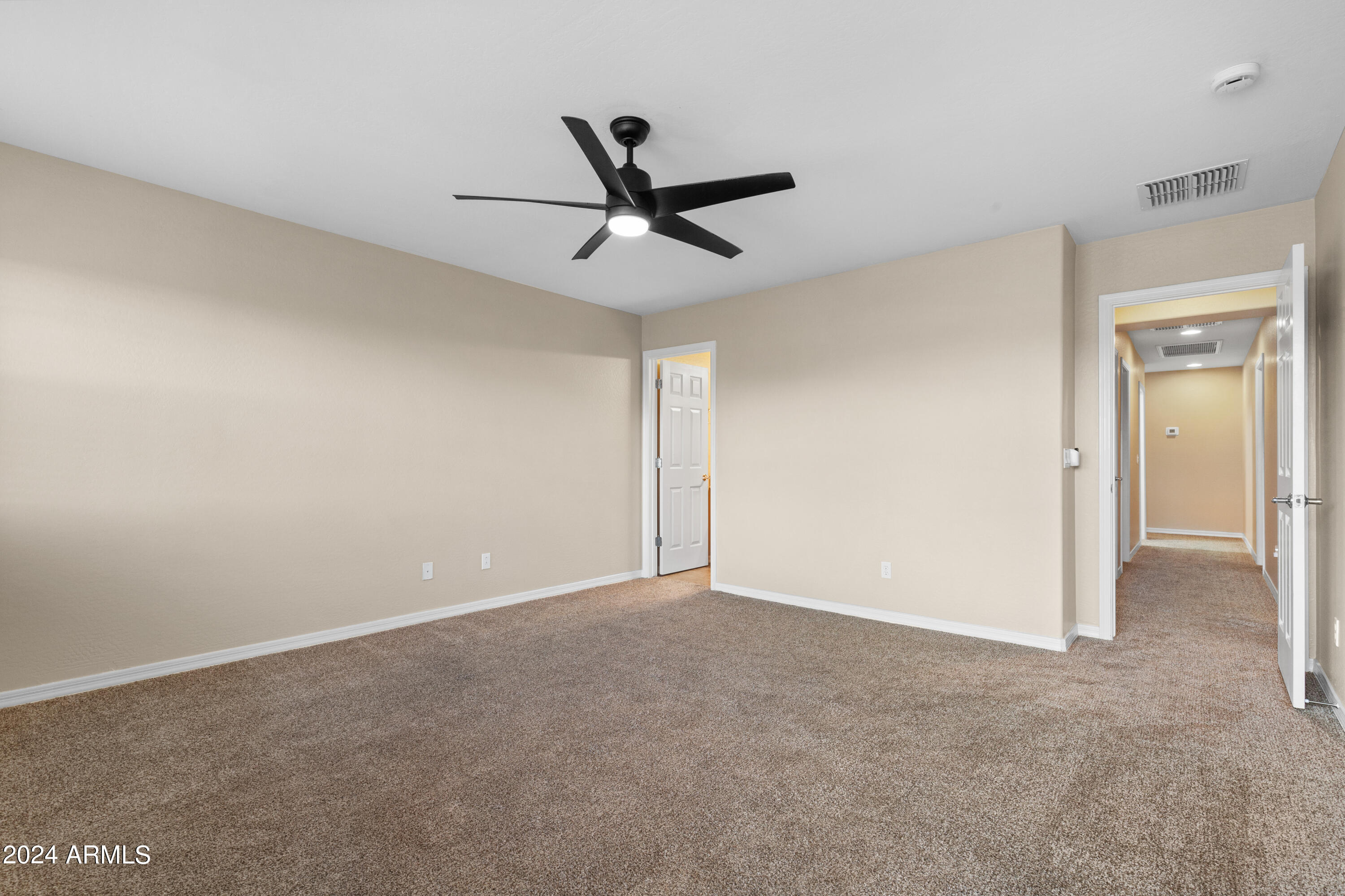 2604 N PRESIDENTIAL Drive