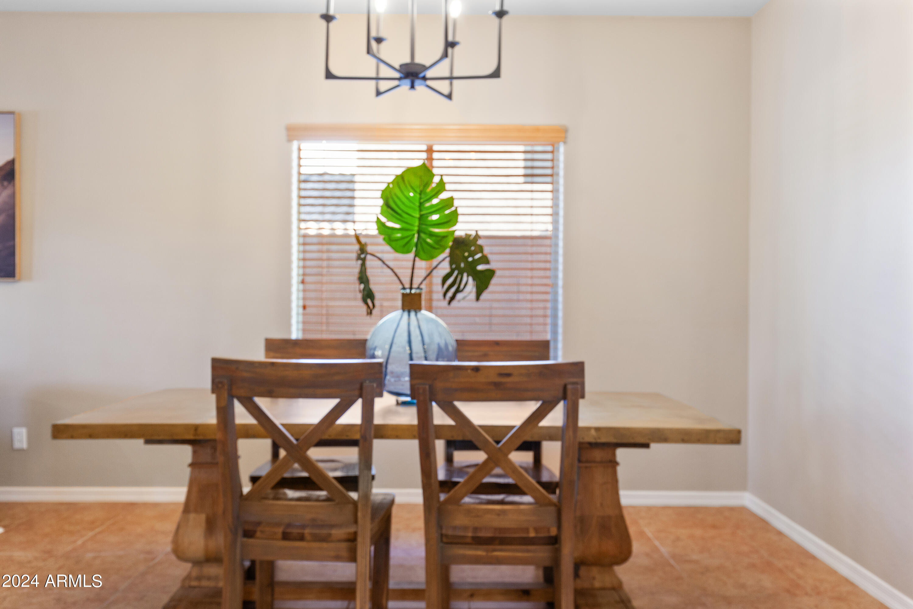 2604 N PRESIDENTIAL Drive