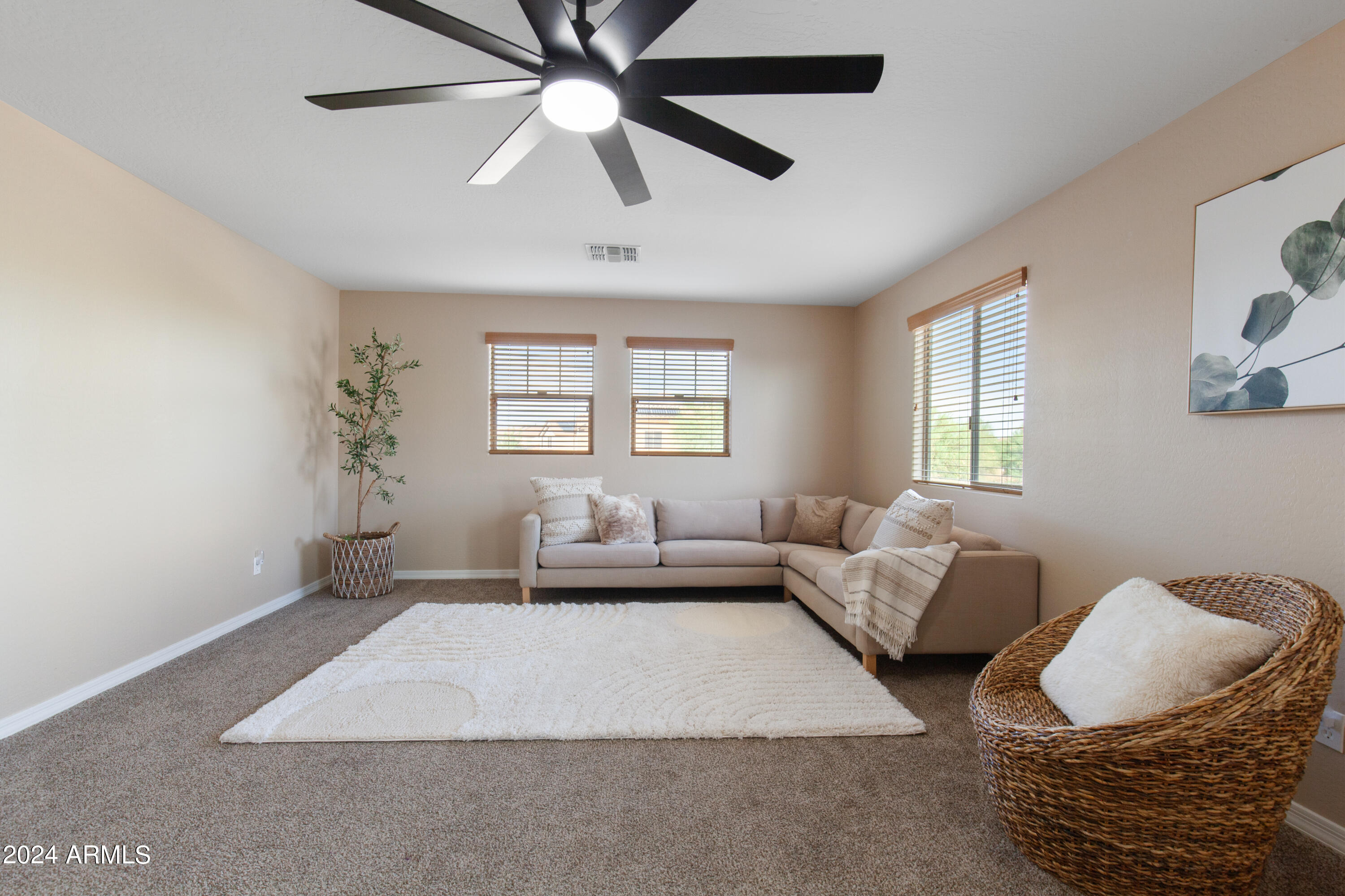 2604 N PRESIDENTIAL Drive