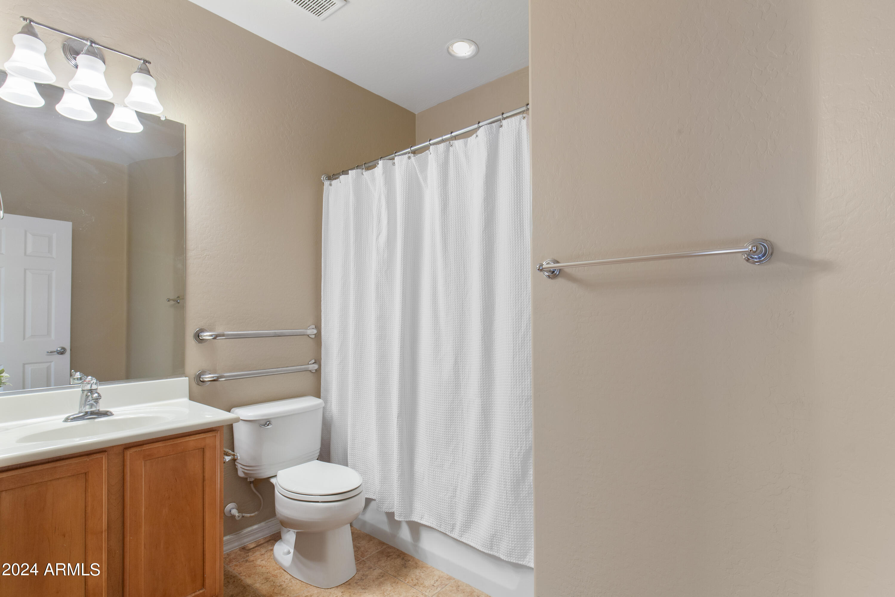 2604 N PRESIDENTIAL Drive