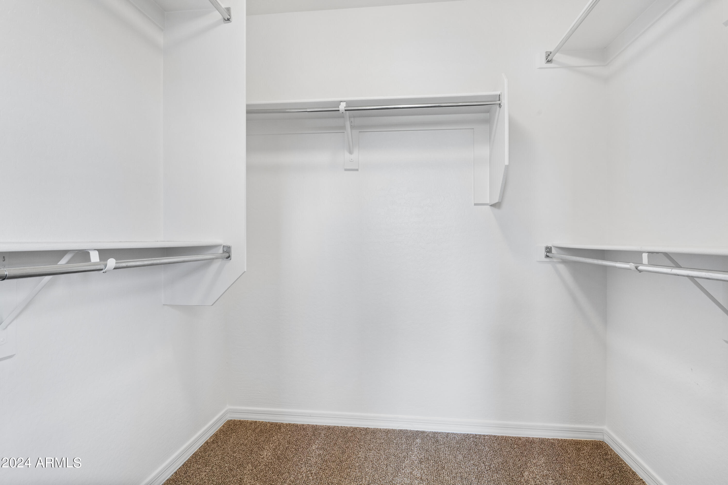 2604 N PRESIDENTIAL Drive