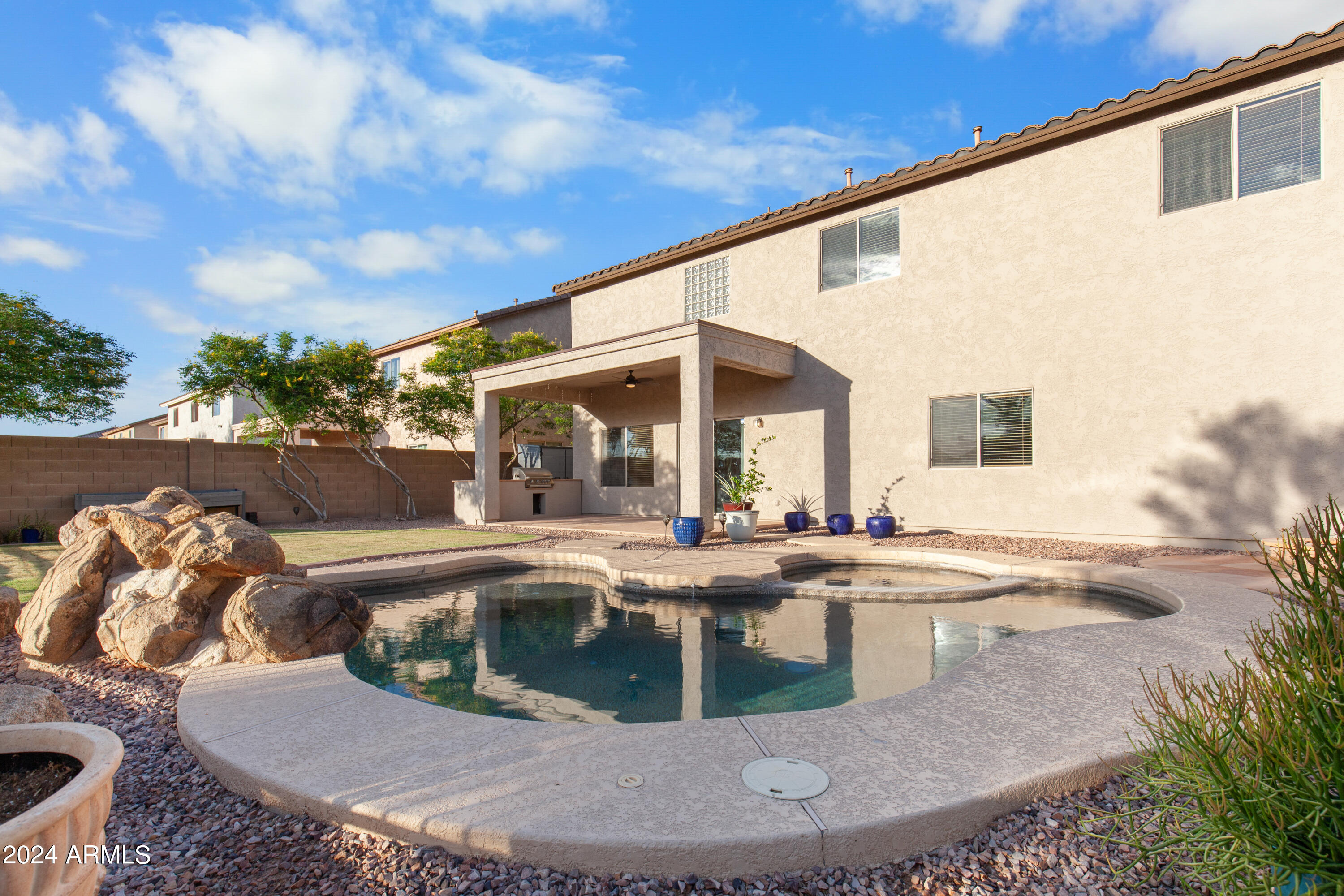 2604 N PRESIDENTIAL Drive