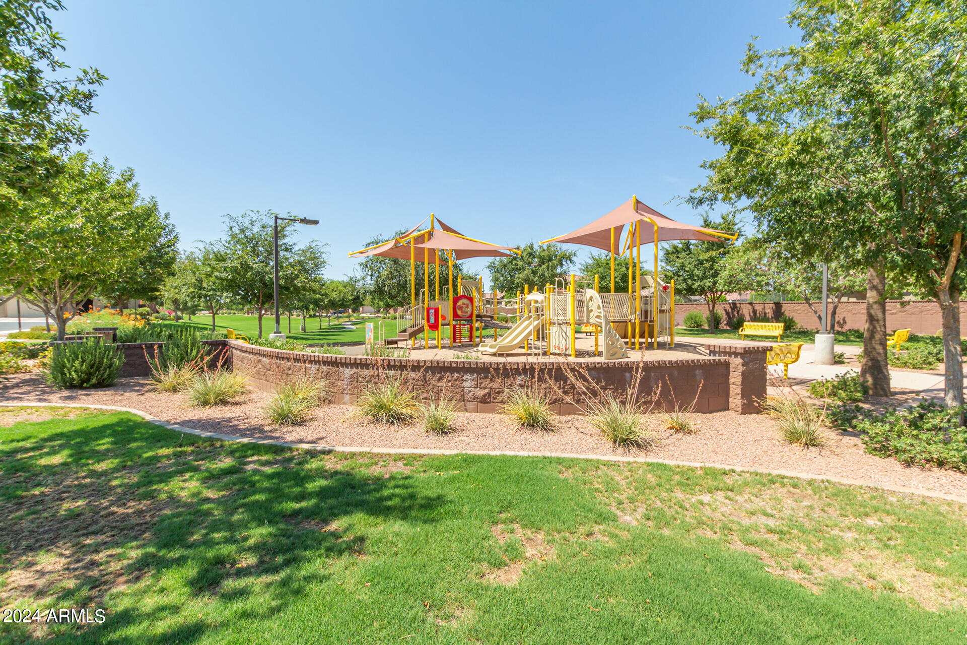 1386 W SPINE TREE Avenue