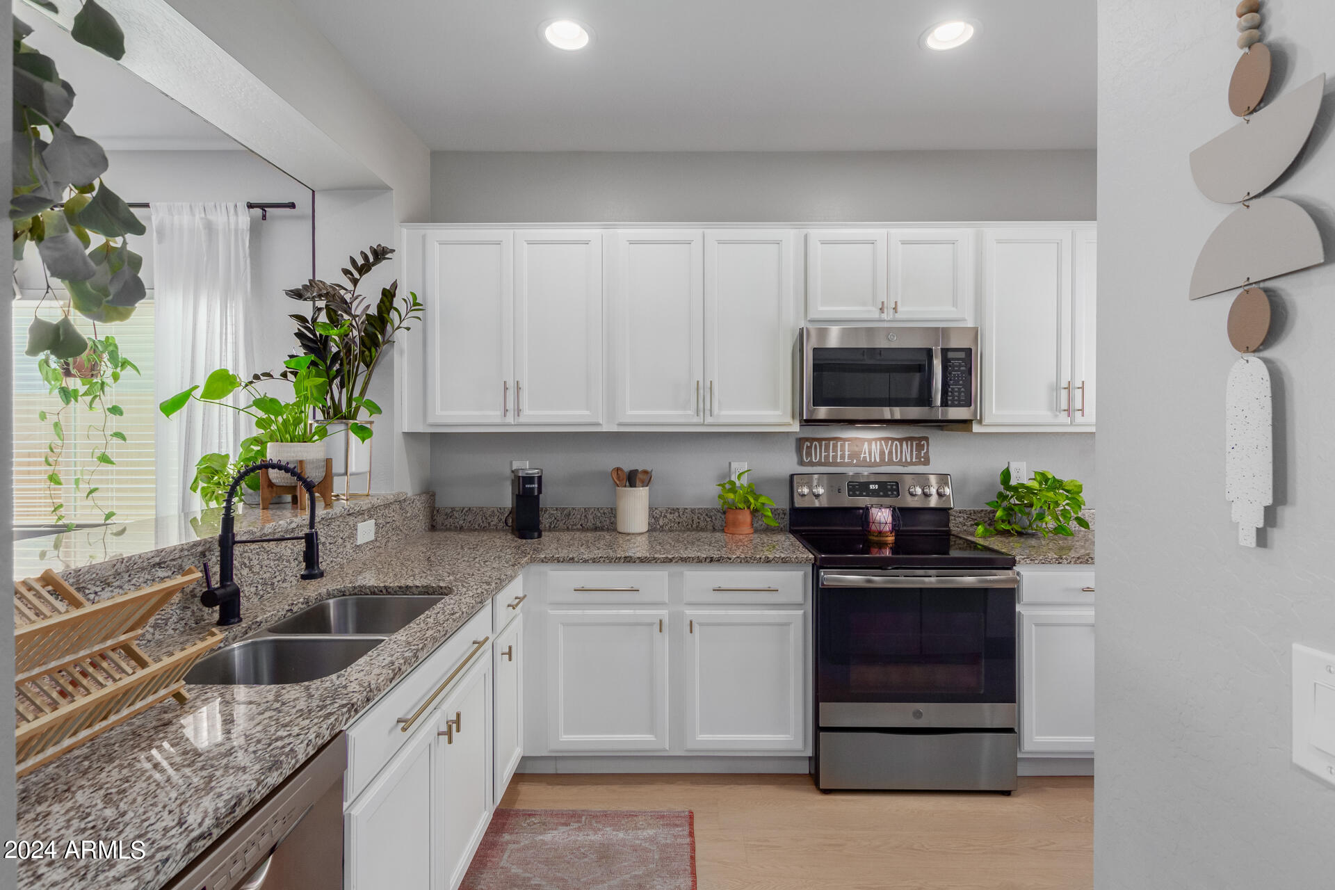 1386 W SPINE TREE Avenue