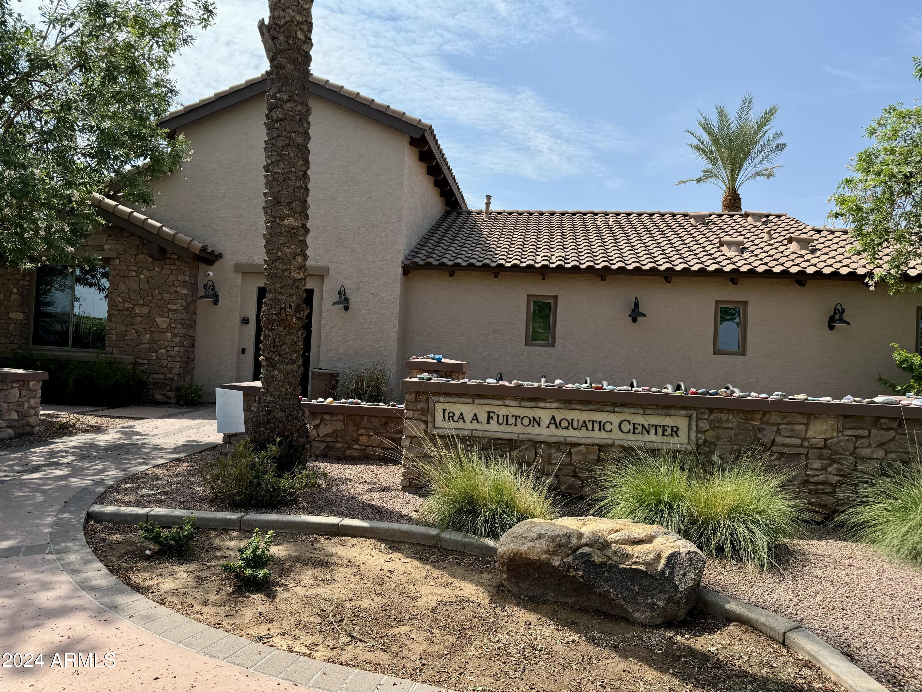 1386 W SPINE TREE Avenue