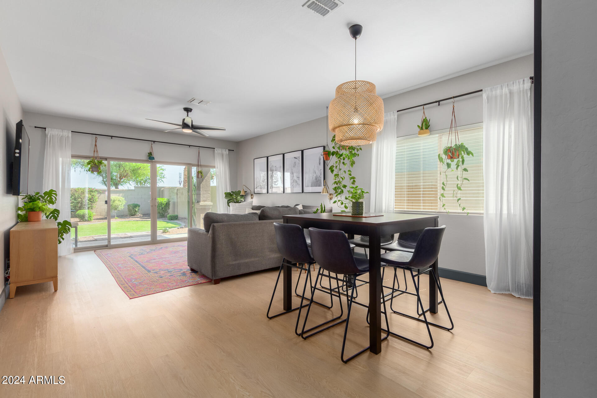 1386 W SPINE TREE Avenue