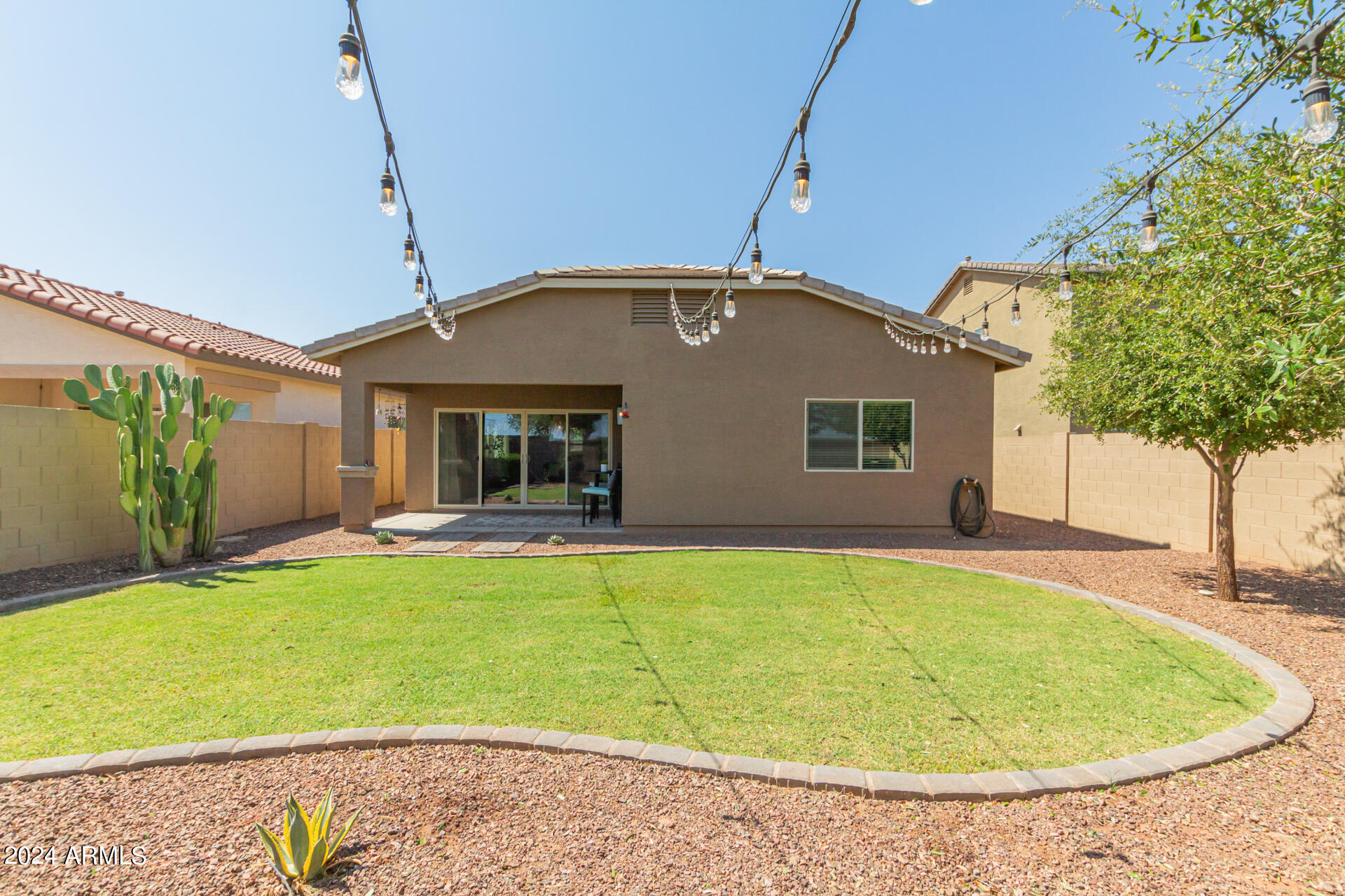 1386 W SPINE TREE Avenue