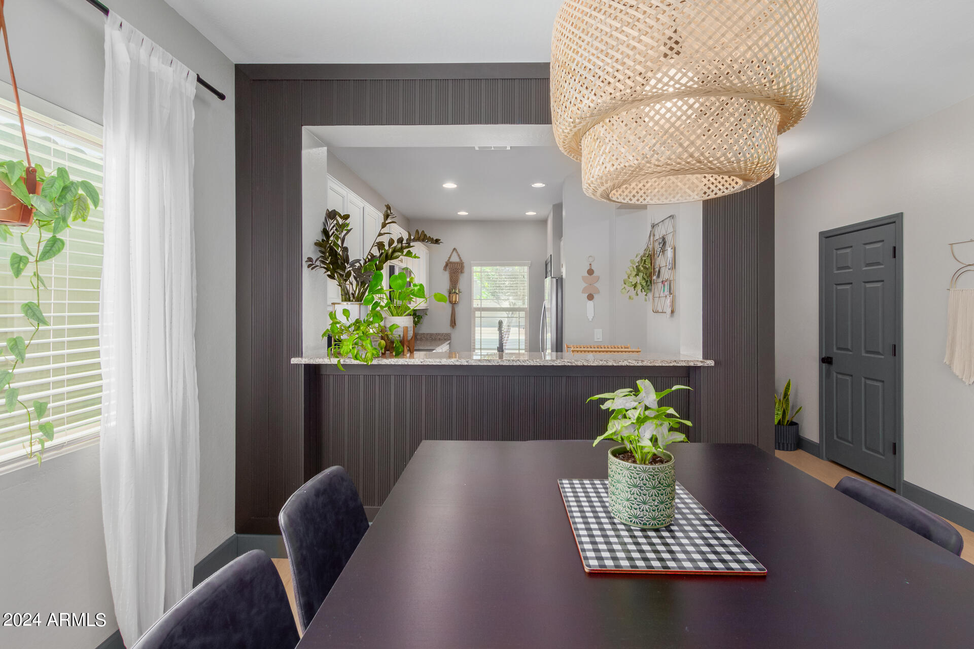 1386 W SPINE TREE Avenue