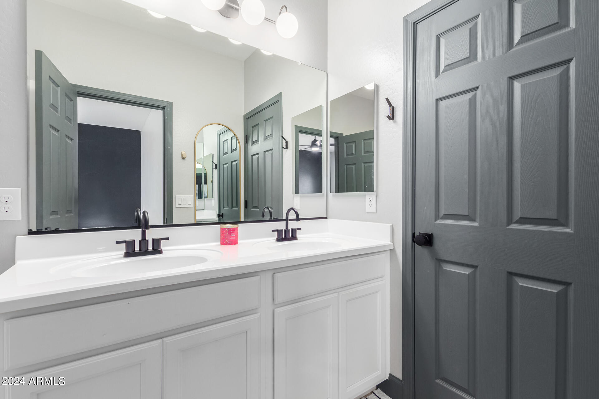 1386 W SPINE TREE Avenue