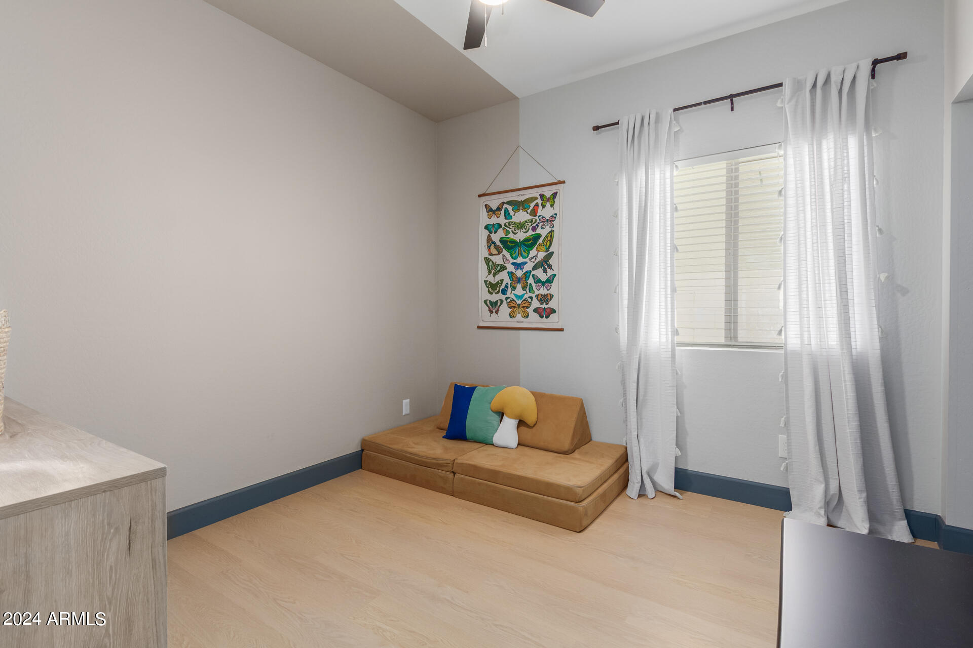 1386 W SPINE TREE Avenue