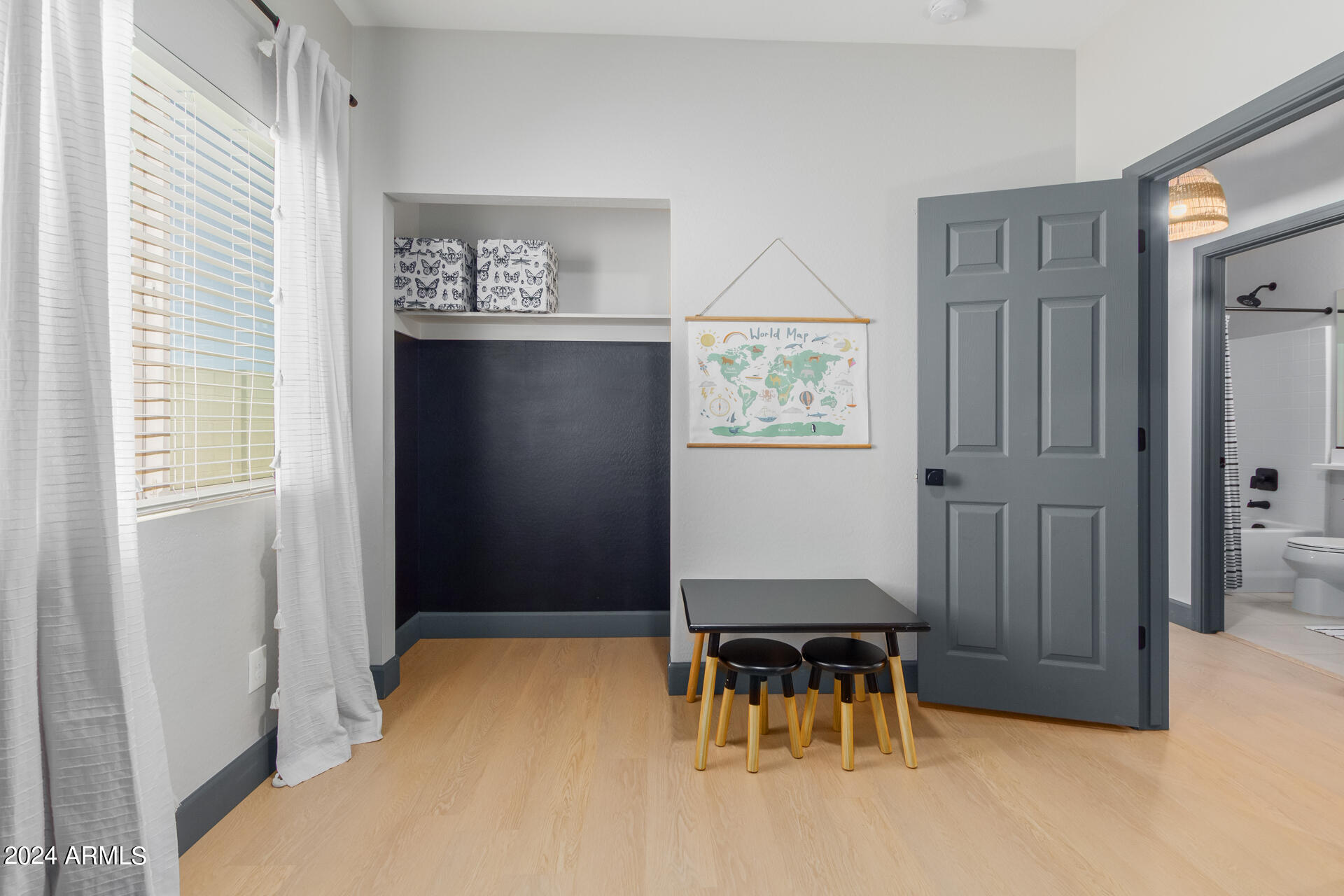 1386 W SPINE TREE Avenue