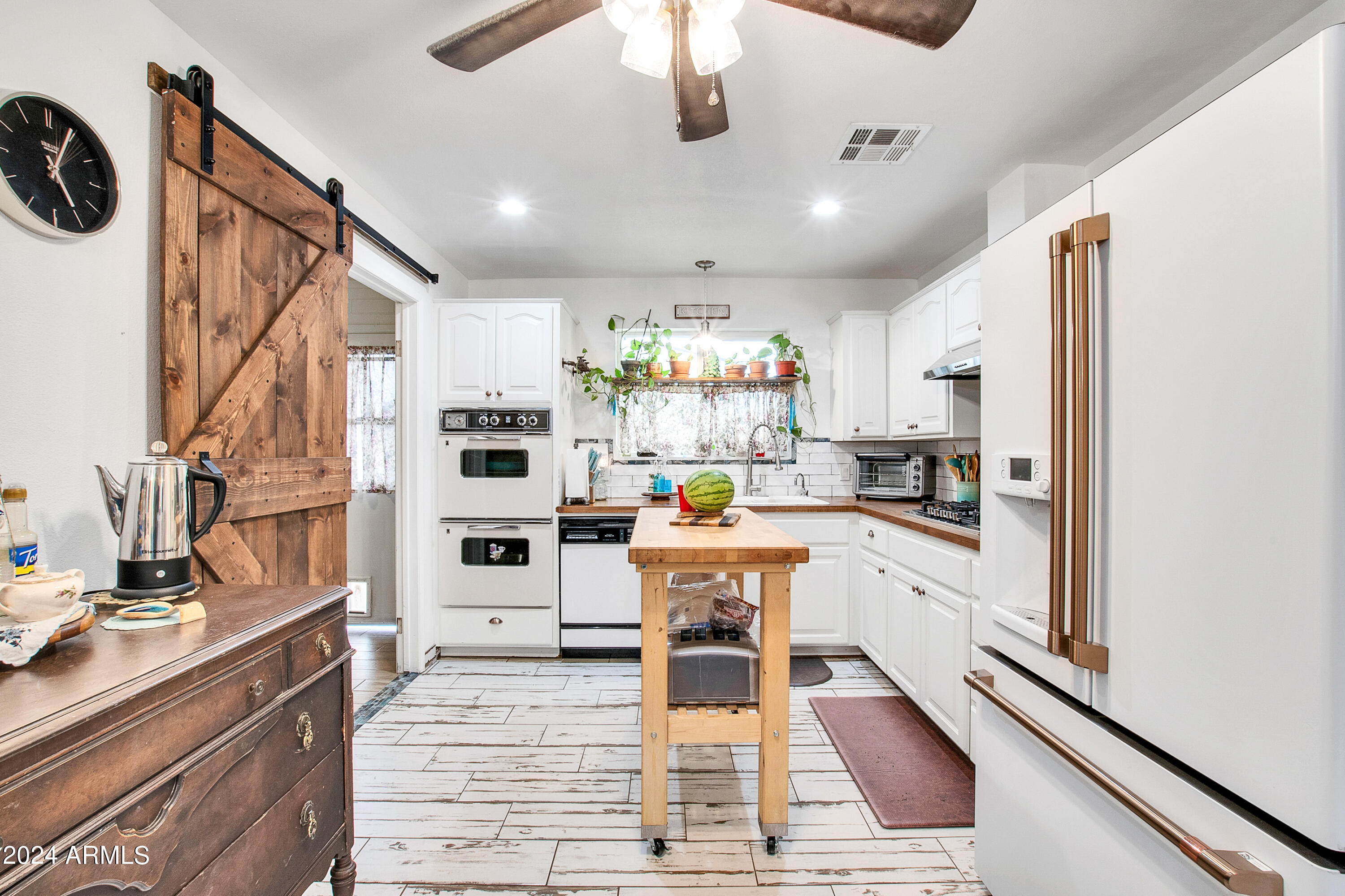 1618 E GREENWAY Street