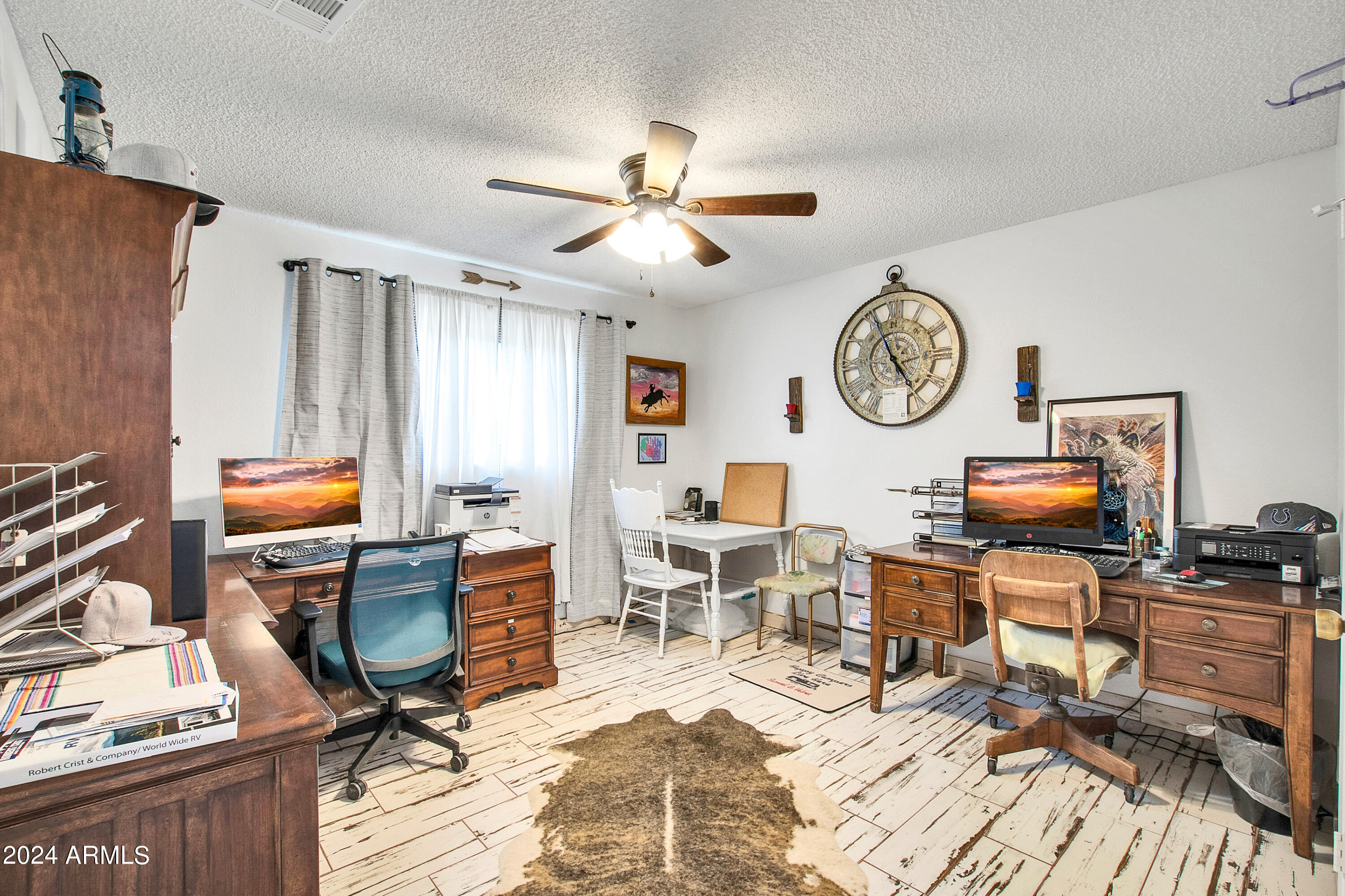 1618 E GREENWAY Street