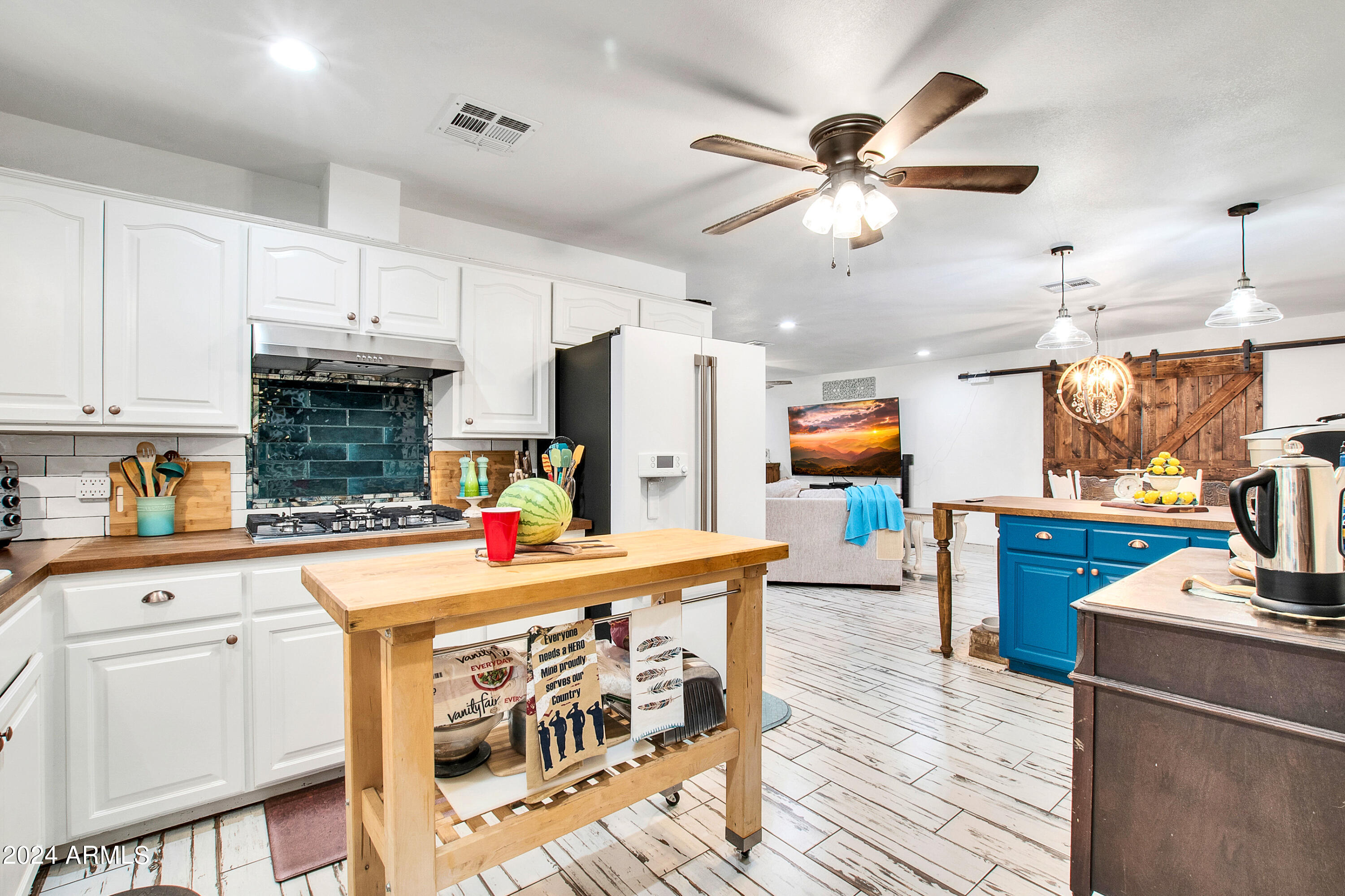 1618 E GREENWAY Street