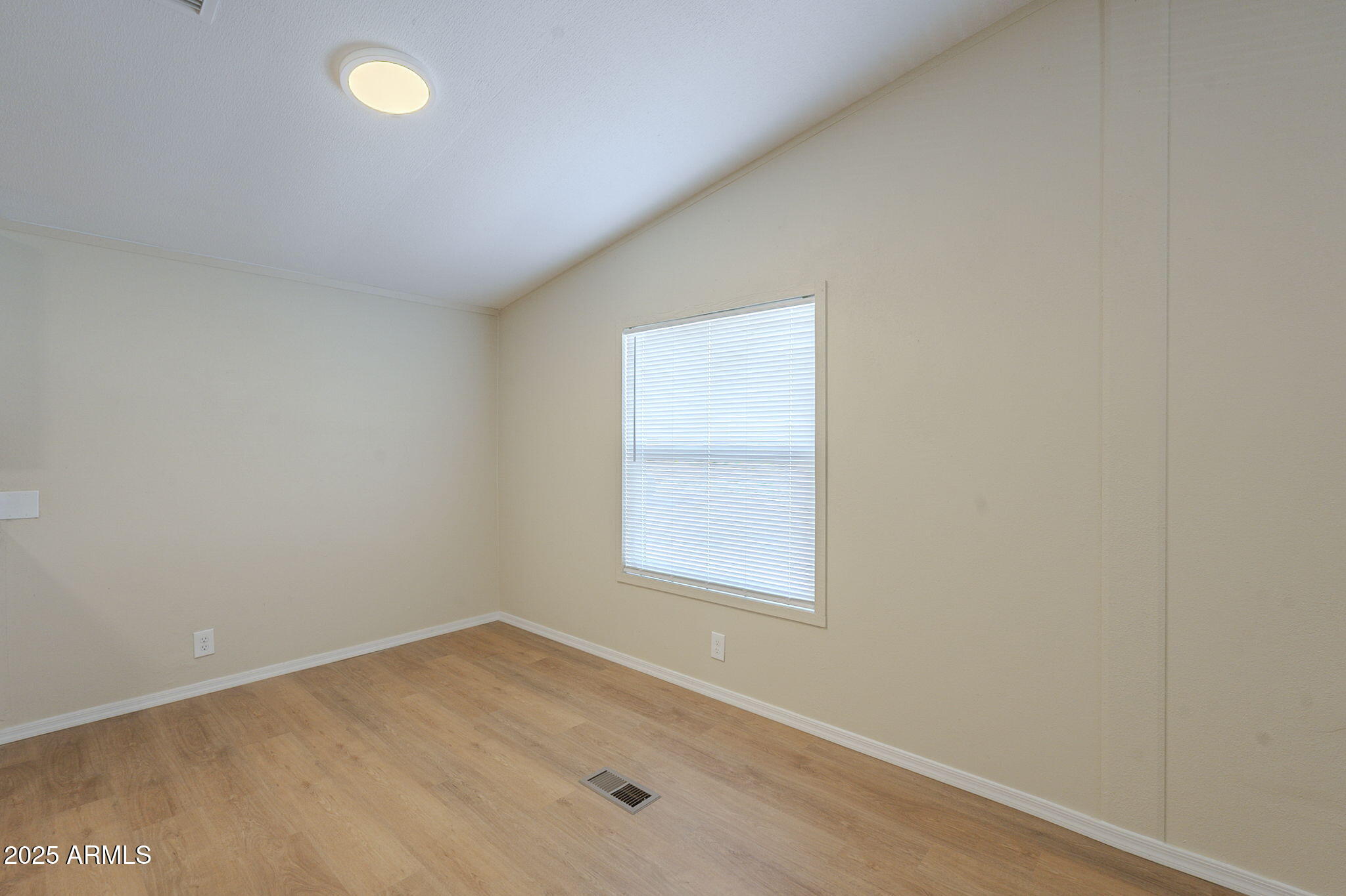 549 E McKellips Road, 44