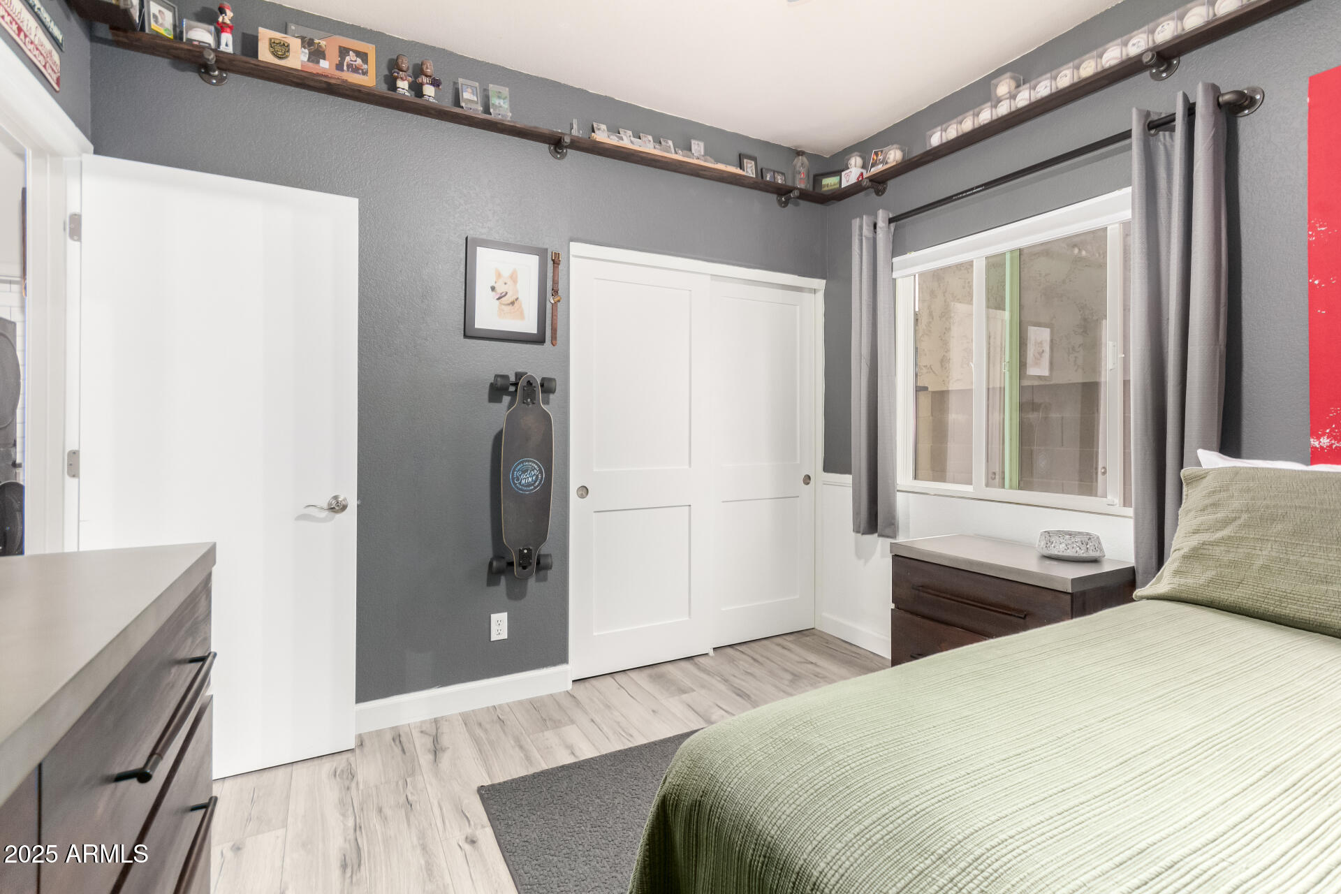 2528 E LA COSTA Drive