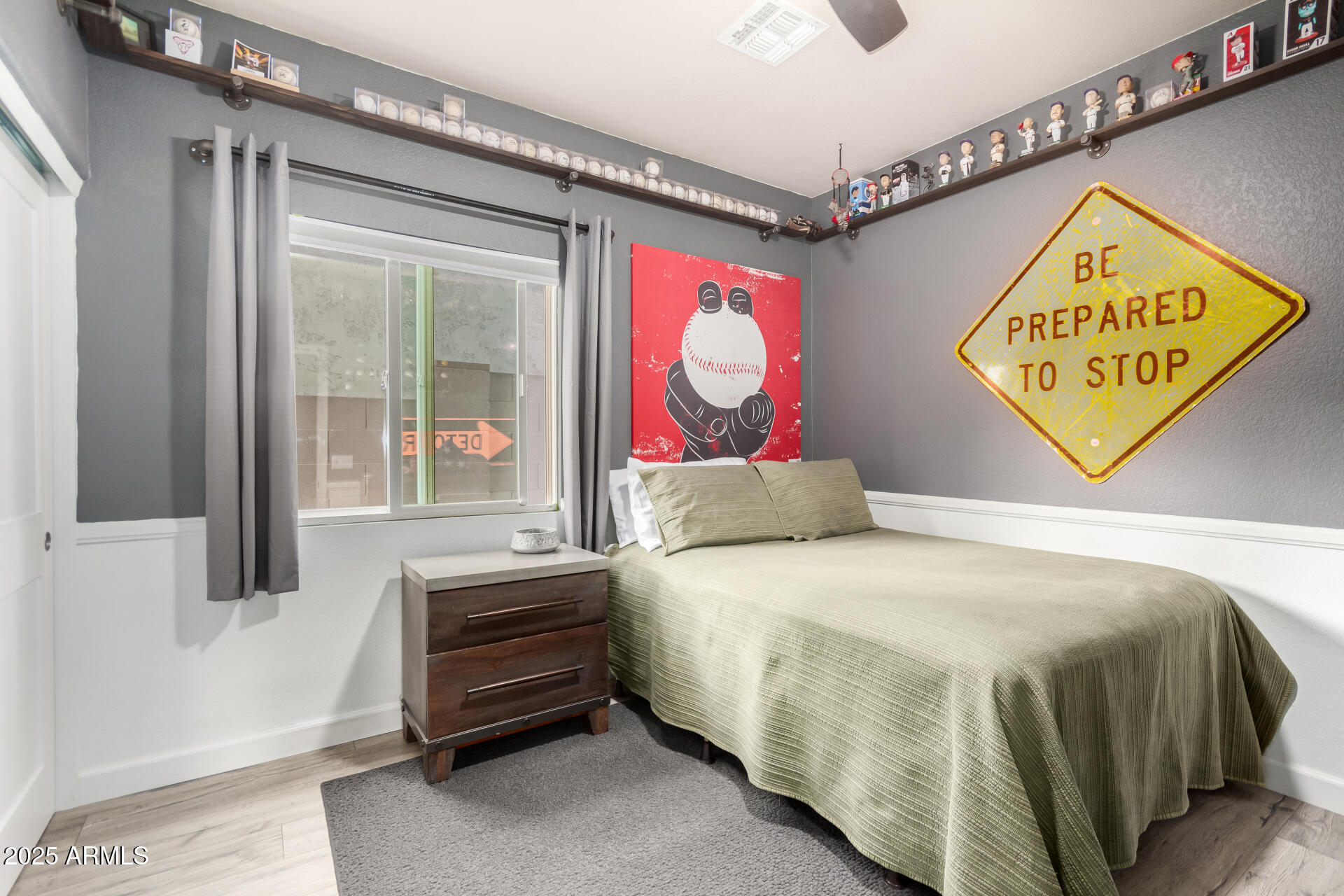 2528 E LA COSTA Drive