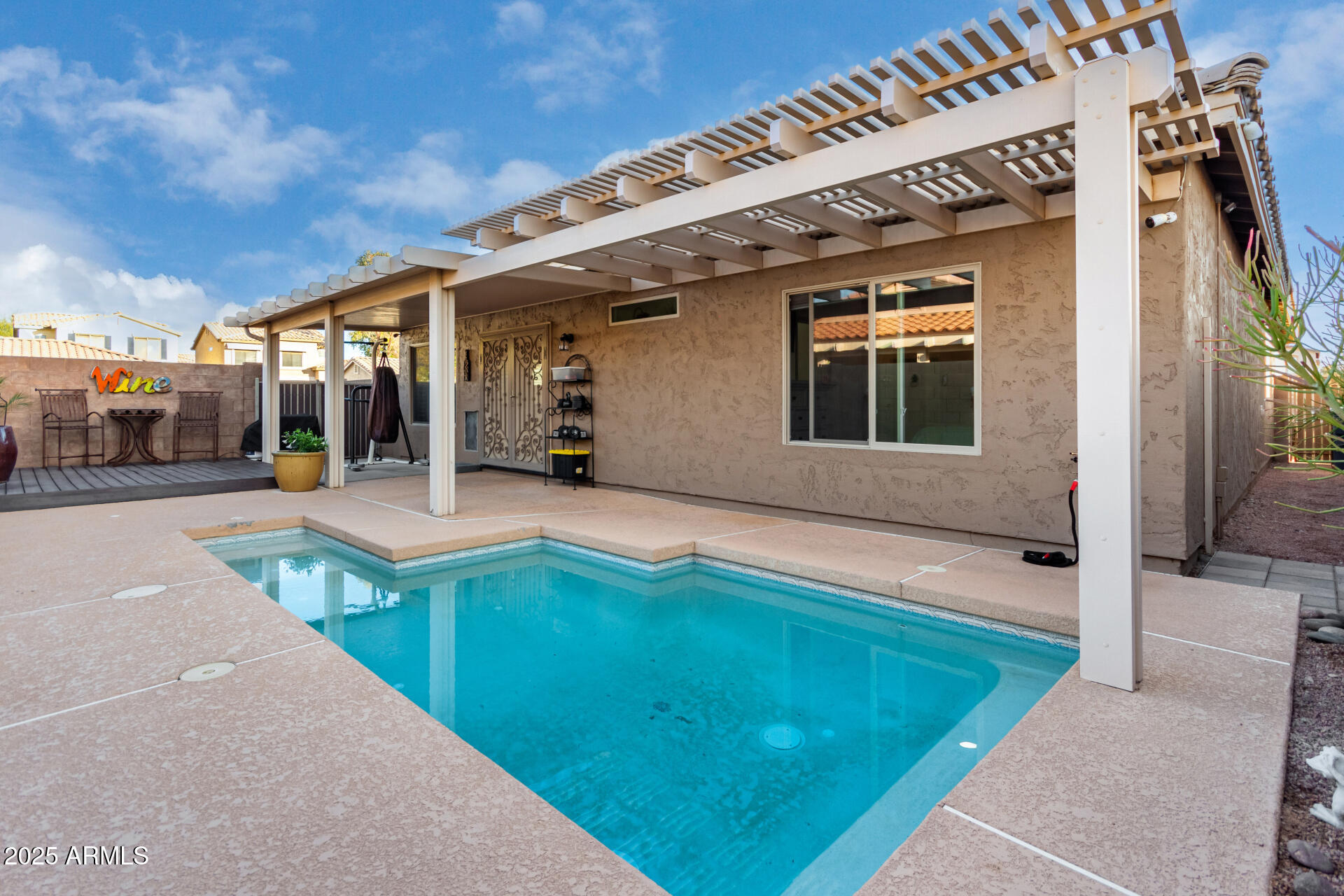 2528 E LA COSTA Drive