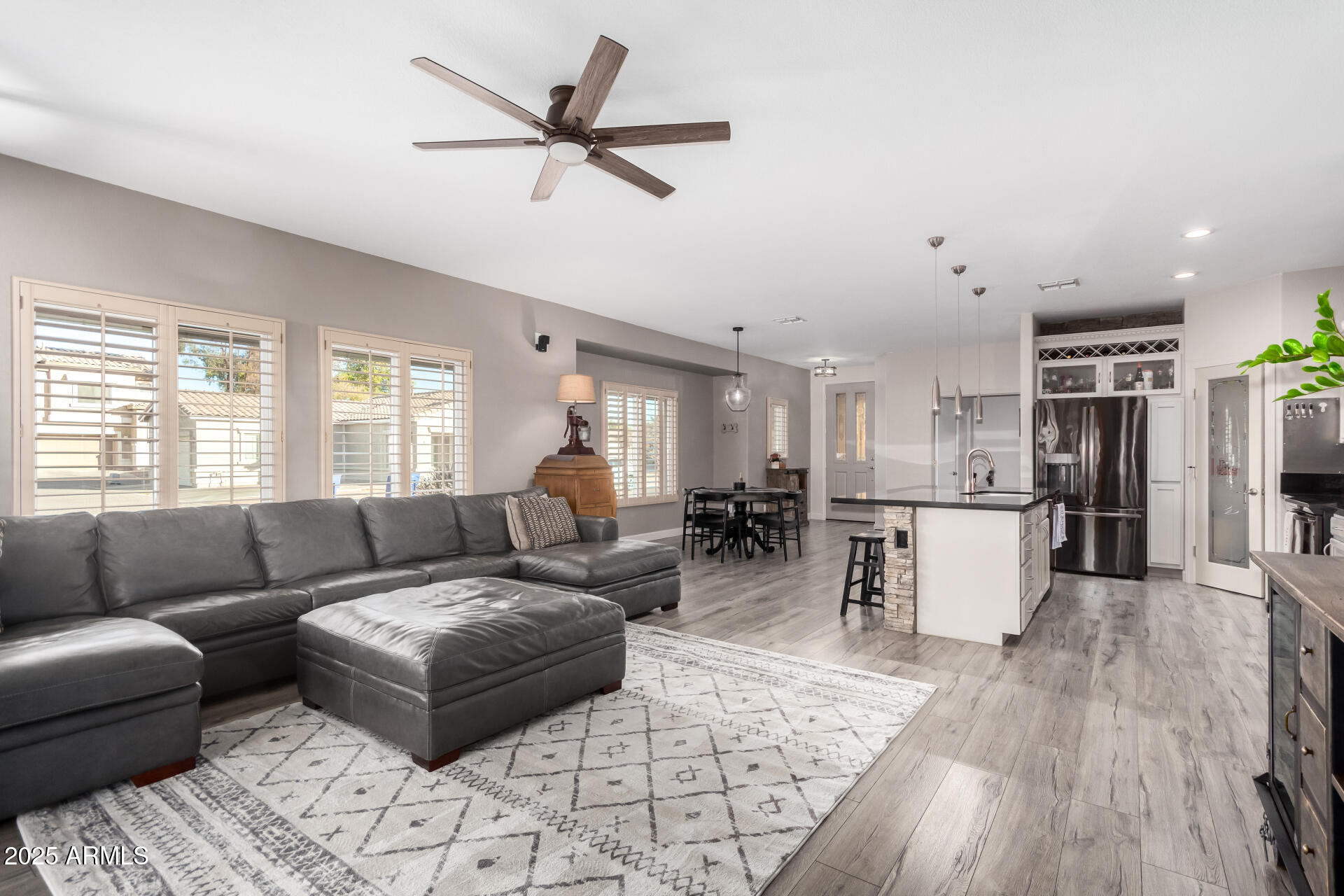 2528 E LA COSTA Drive