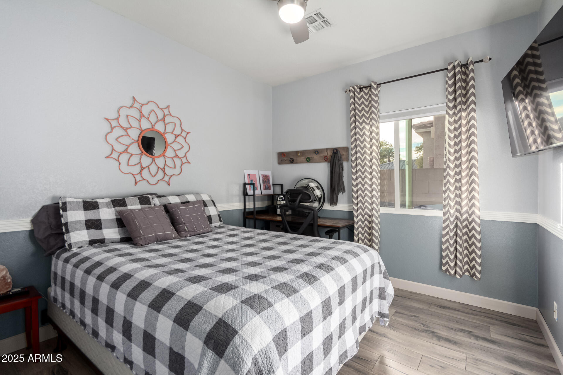 2528 E LA COSTA Drive