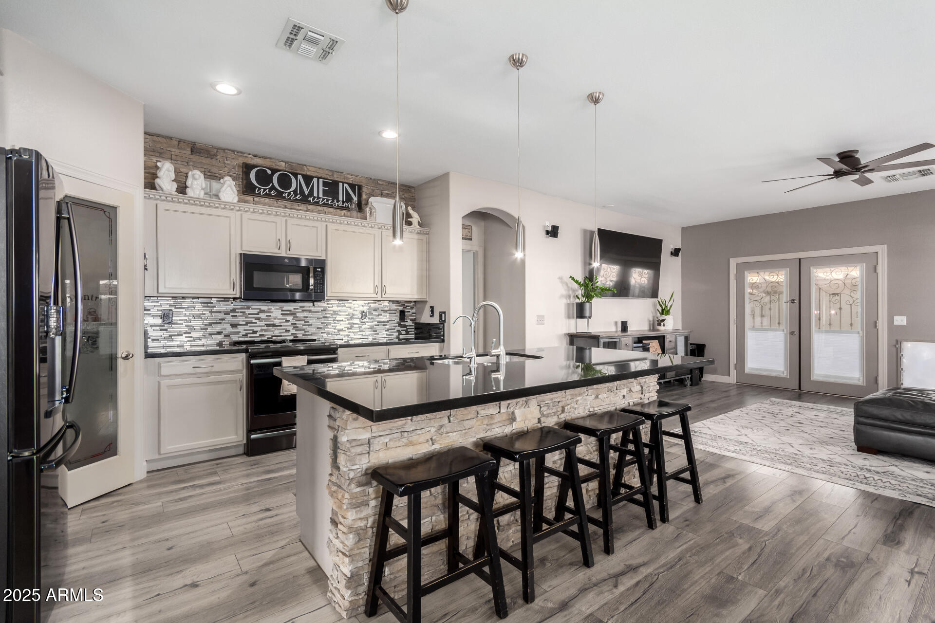 2528 E LA COSTA Drive