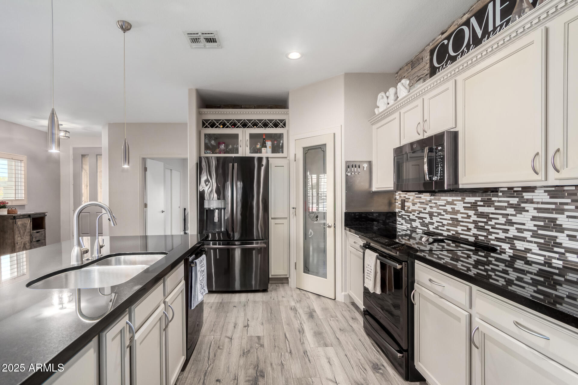 2528 E LA COSTA Drive