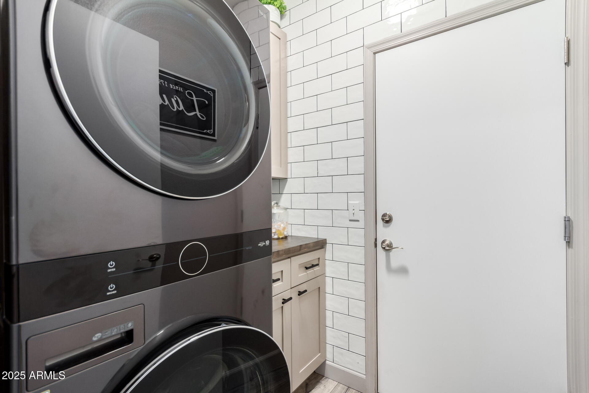 2528 E LA COSTA Drive