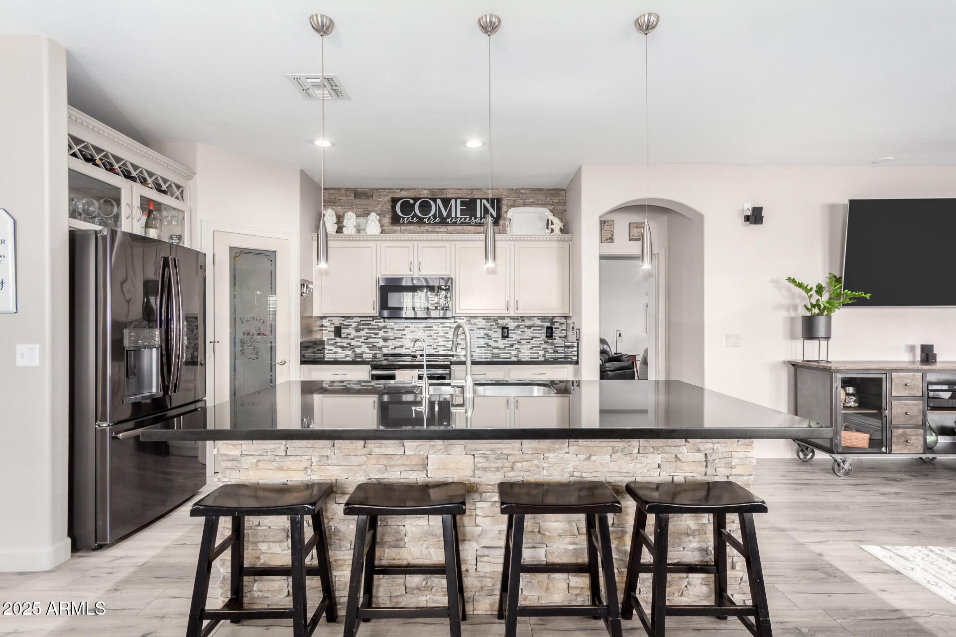 2528 E LA COSTA Drive