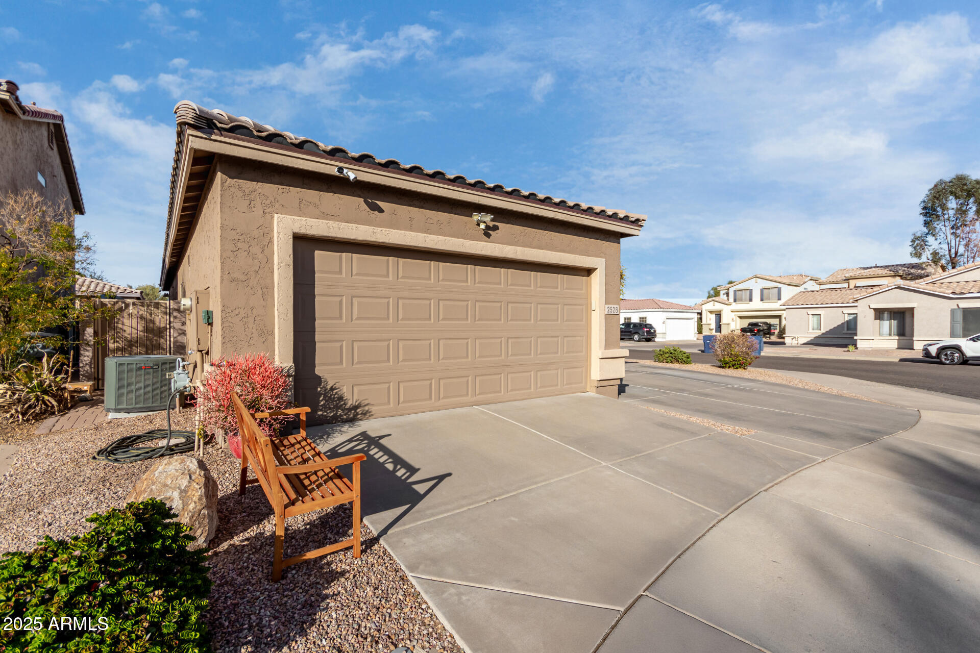 2528 E LA COSTA Drive