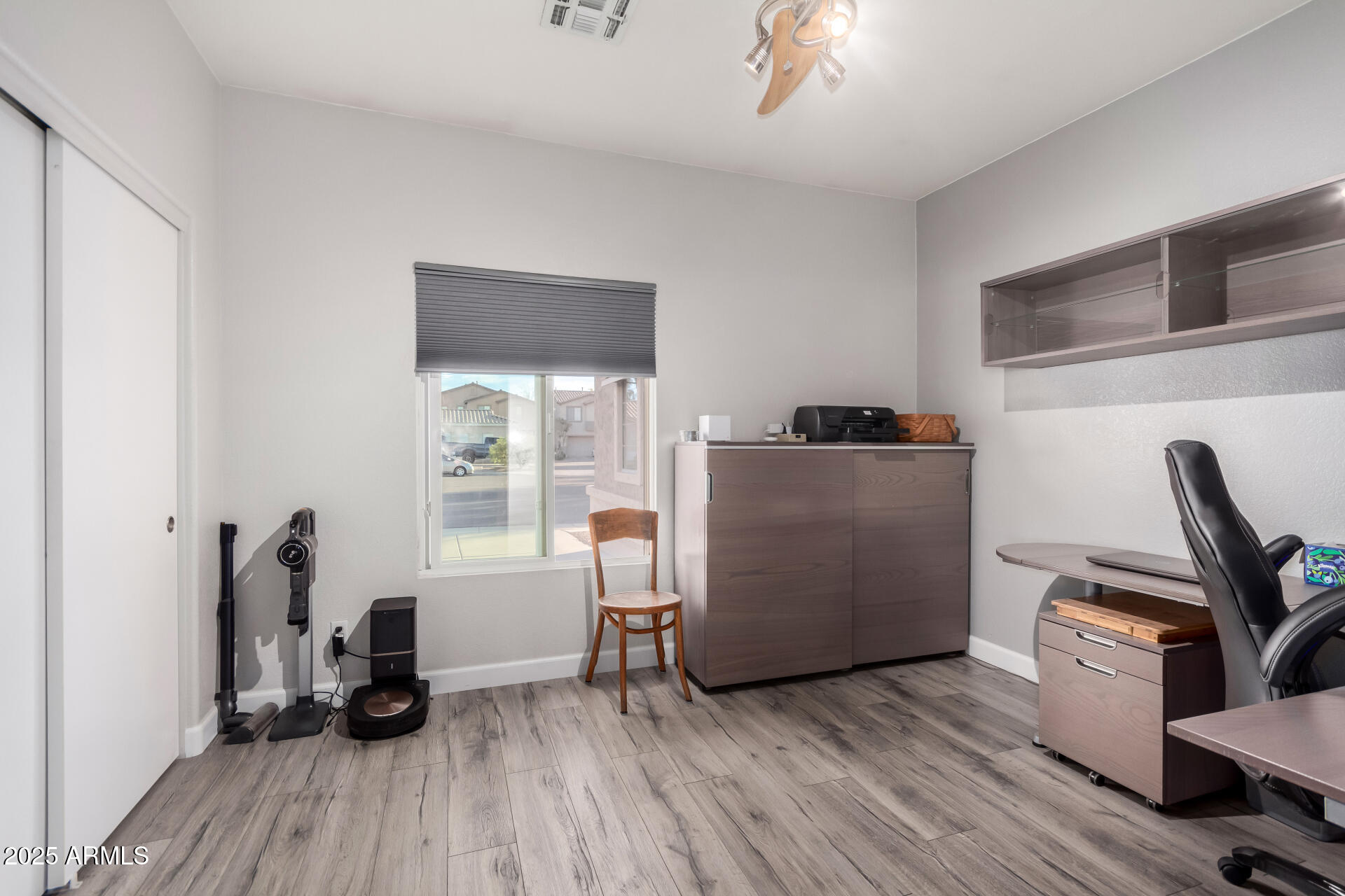 2528 E LA COSTA Drive