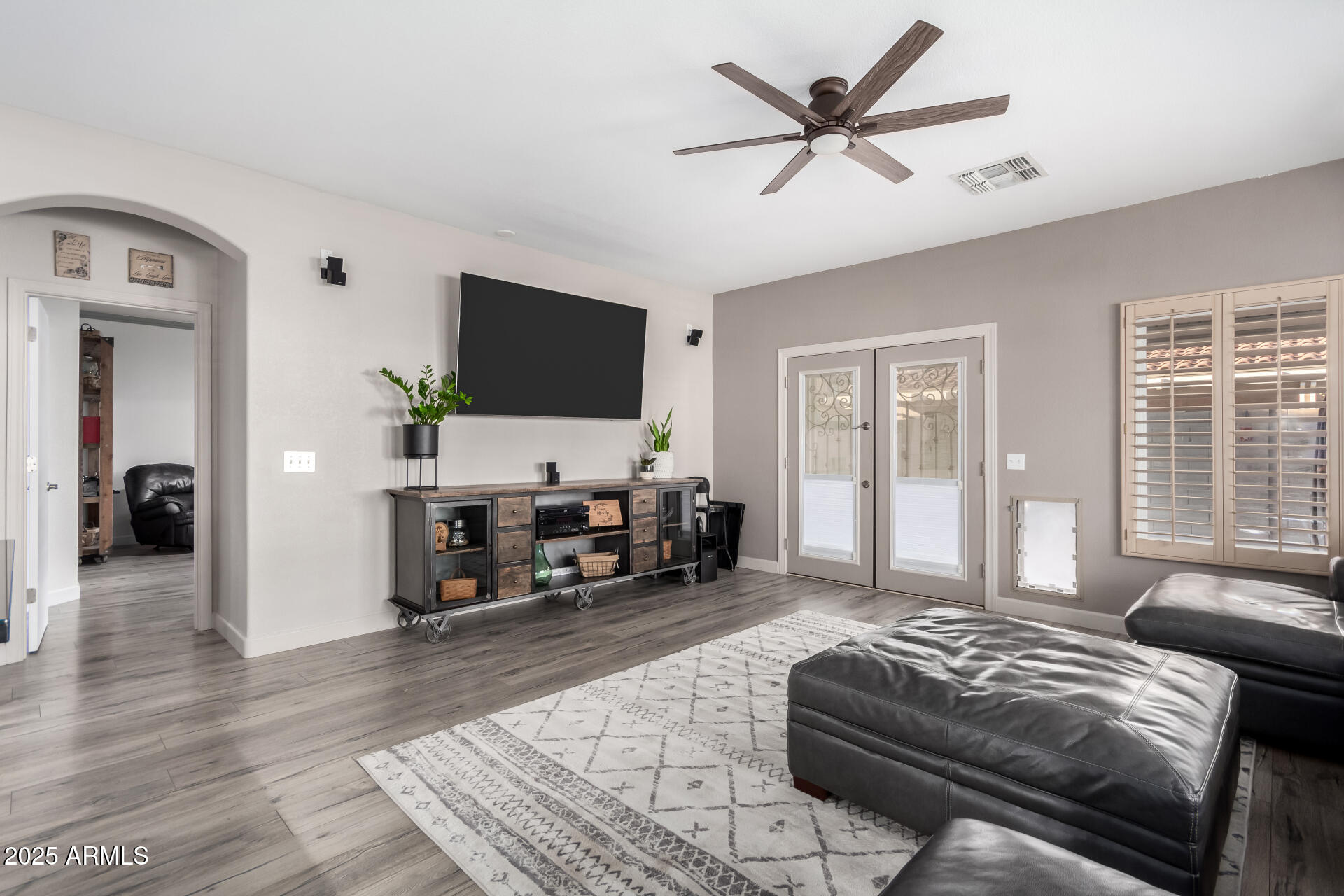 2528 E LA COSTA Drive