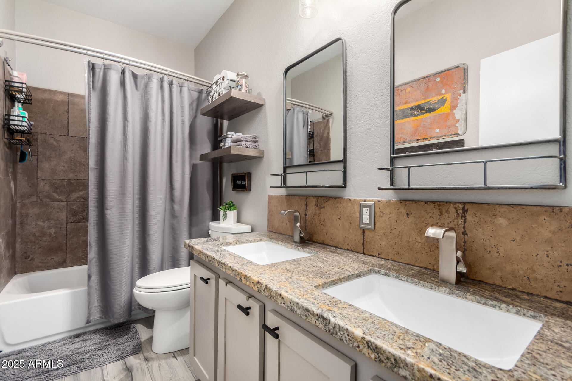 2528 E LA COSTA Drive