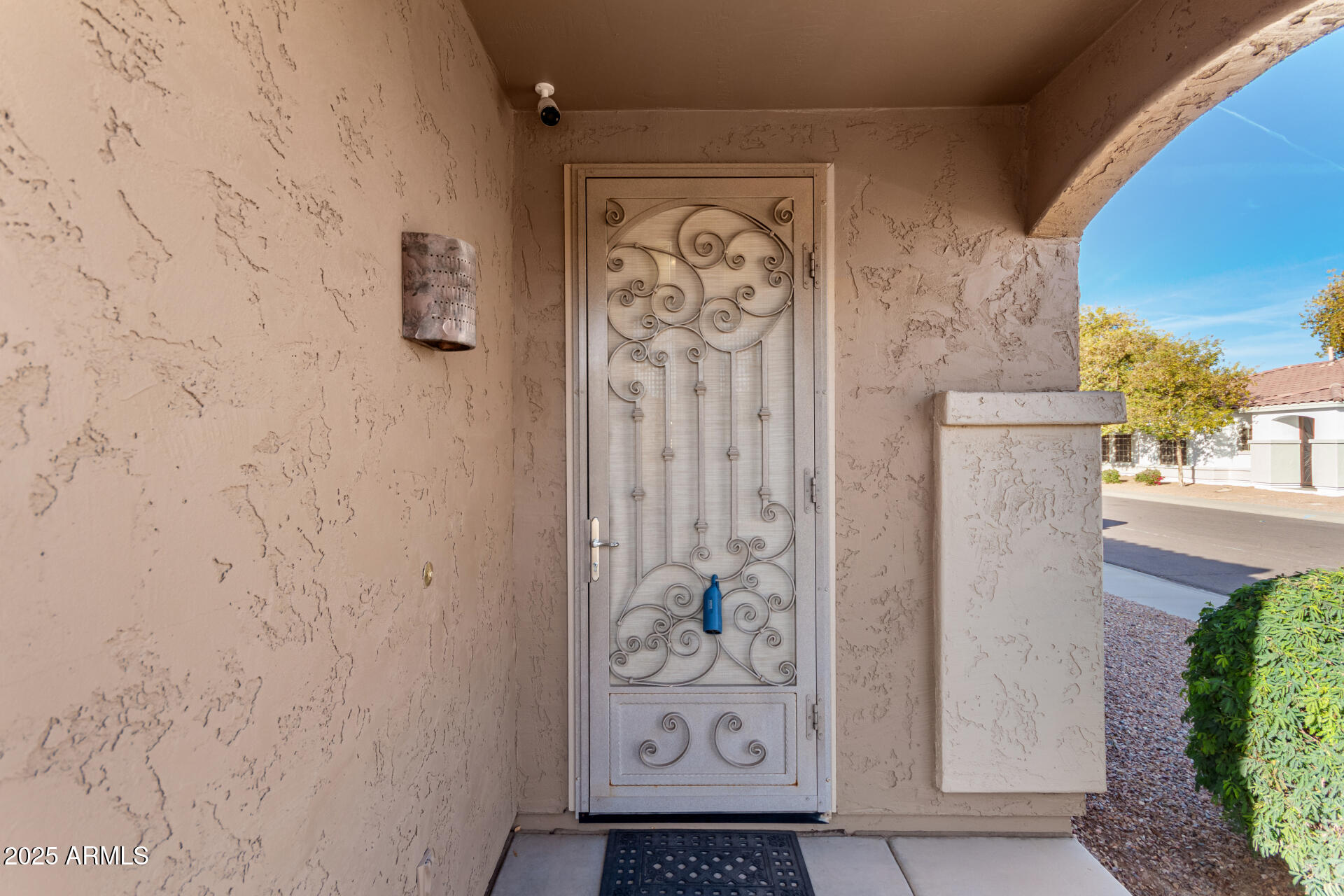 2528 E LA COSTA Drive