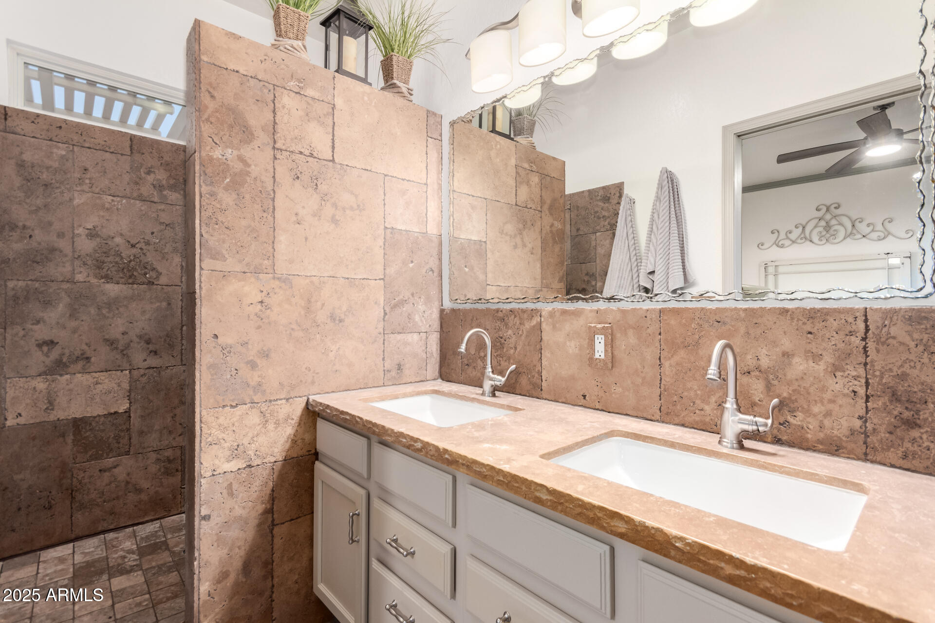 2528 E LA COSTA Drive